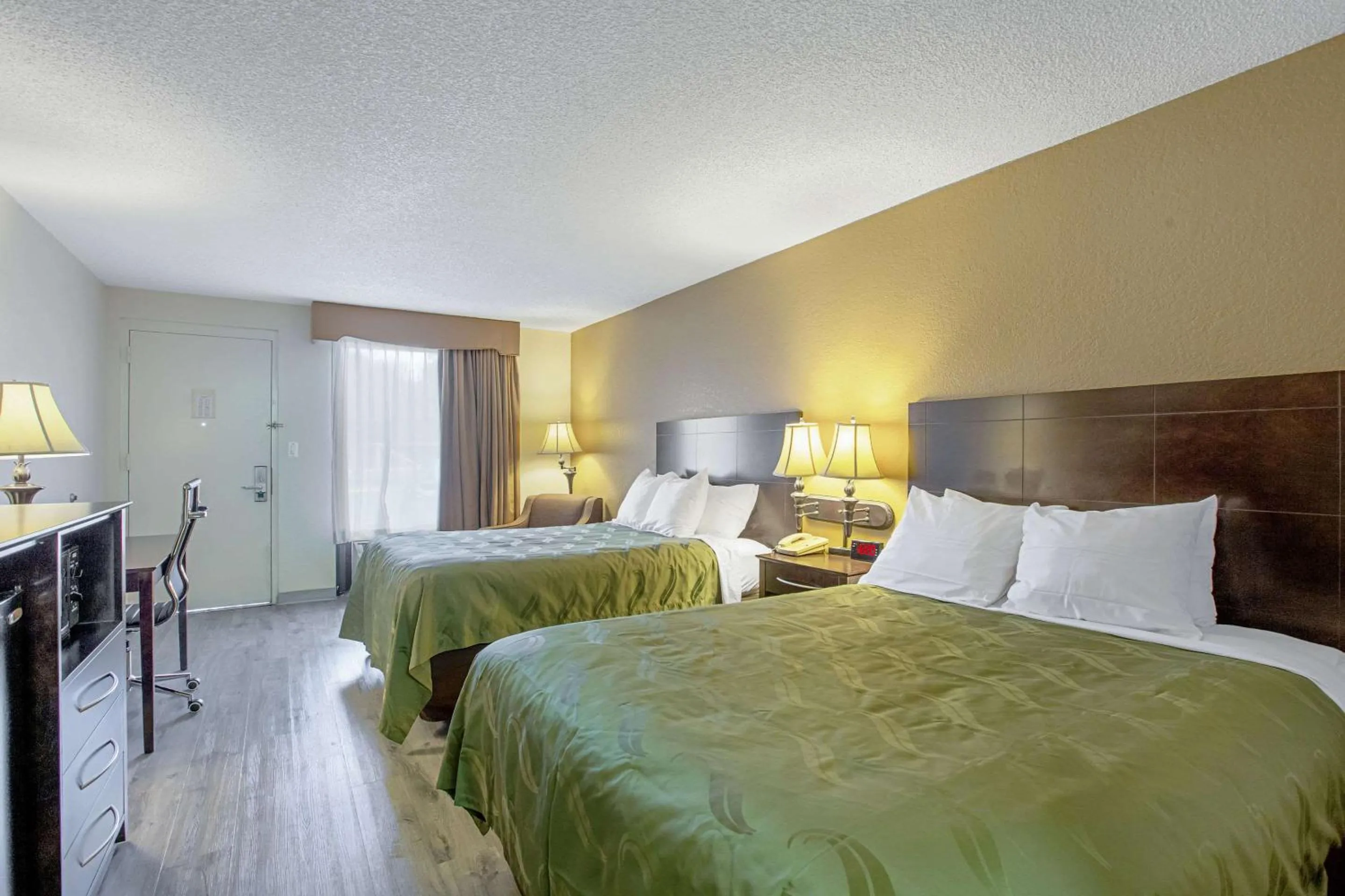 Photo of the whole room, Bed in Quality Inn & Suites Live Oak I-10 Exit 283