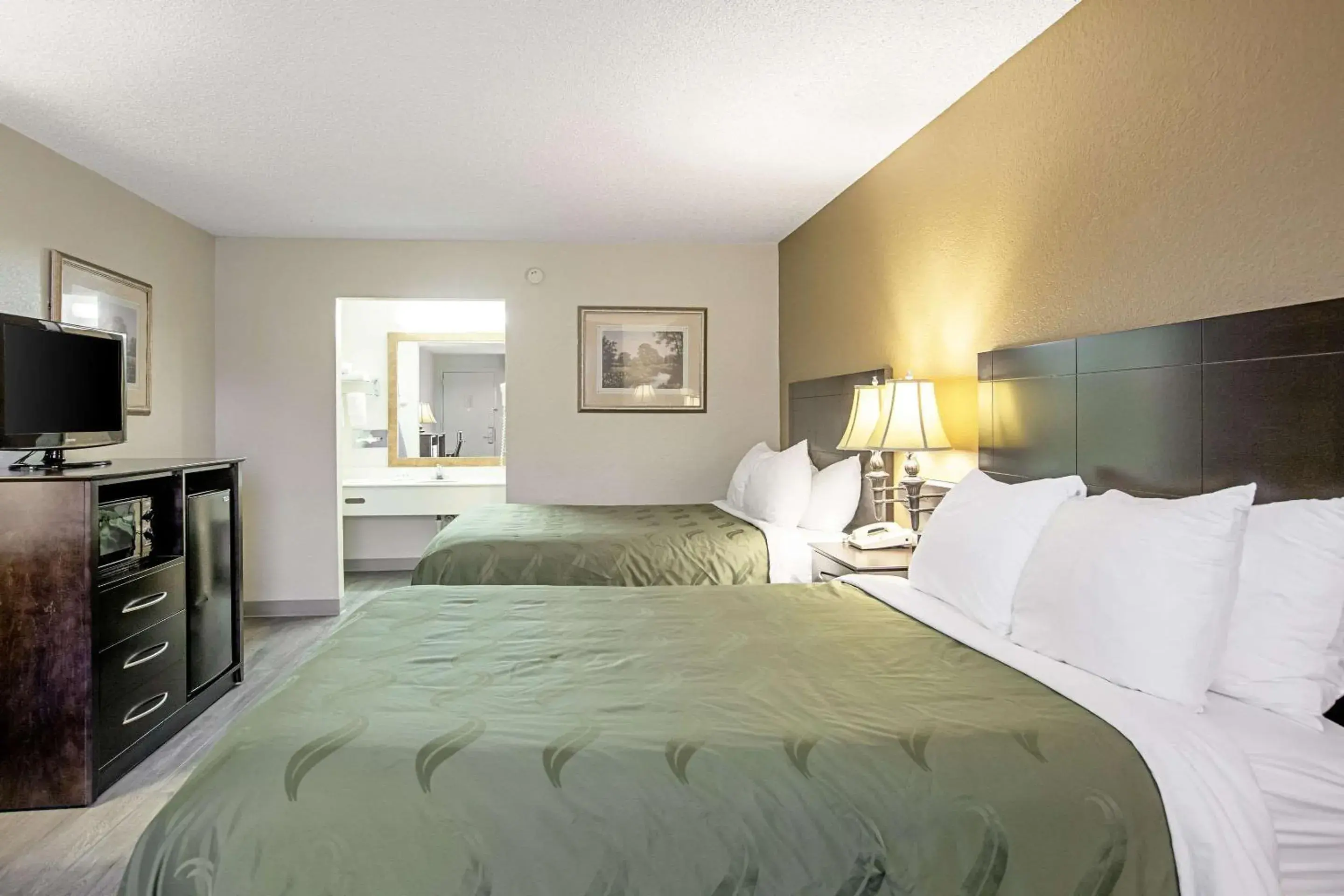 Photo of the whole room, Bed in Quality Inn & Suites Live Oak I-10 Exit 283 Photo of the whole room, Bed in Quality Inn & Suites Live Oak I-10 Exit 283