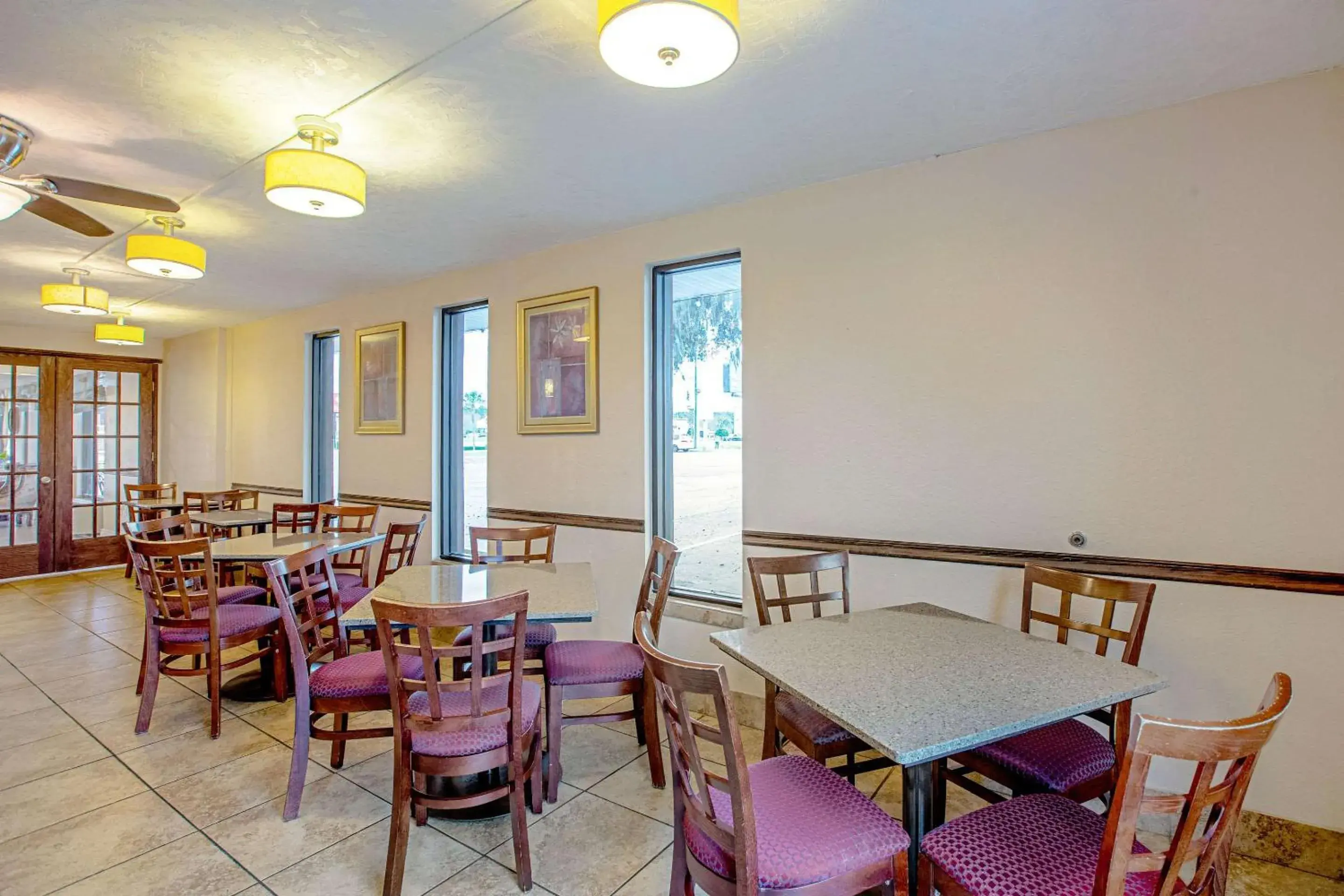 Restaurant/places to eat in Quality Inn & Suites Live Oak I-10 Exit 283 Restaurant/places to eat in Quality Inn & Suites Live Oak I-10 Exit 283