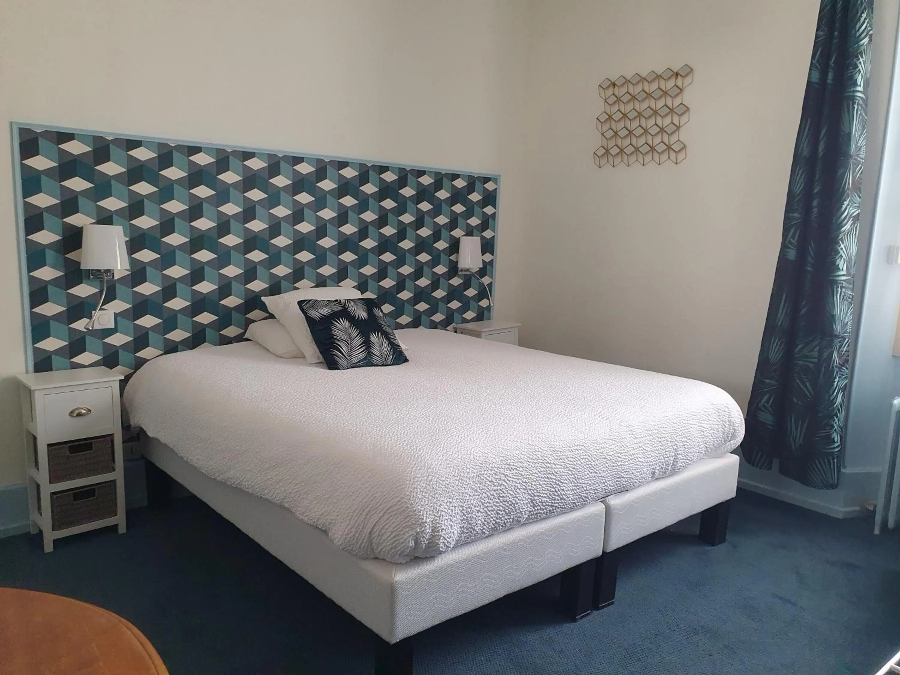 Bed in Logis hôtel LE COR D'ARGENT