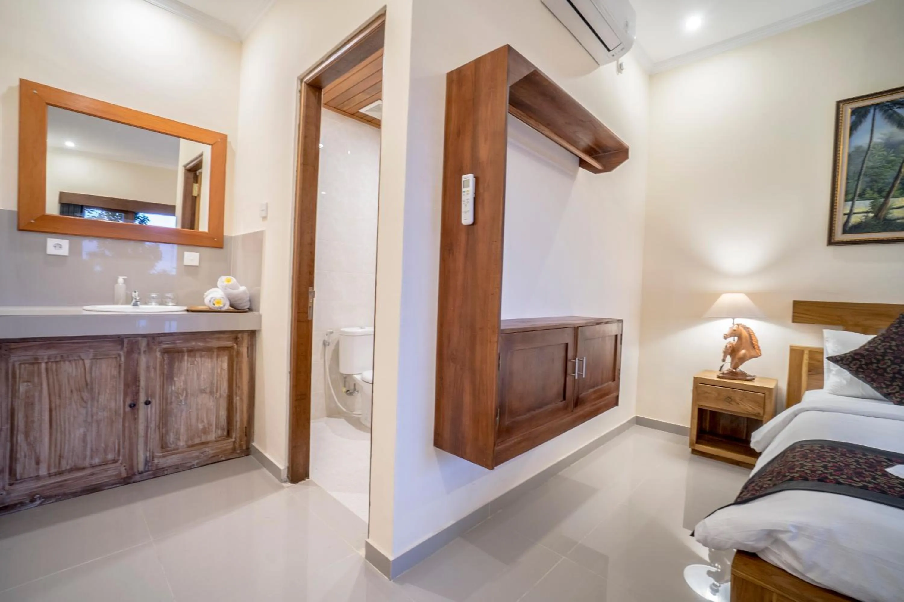 Bathroom, Bed in Saka House