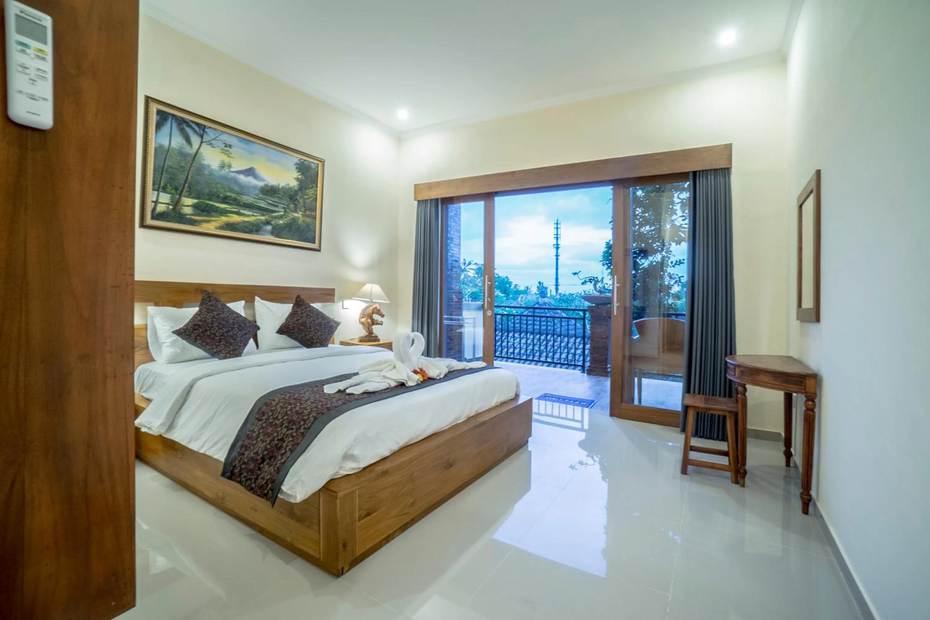 Photo of the whole room, Bed in Saka House