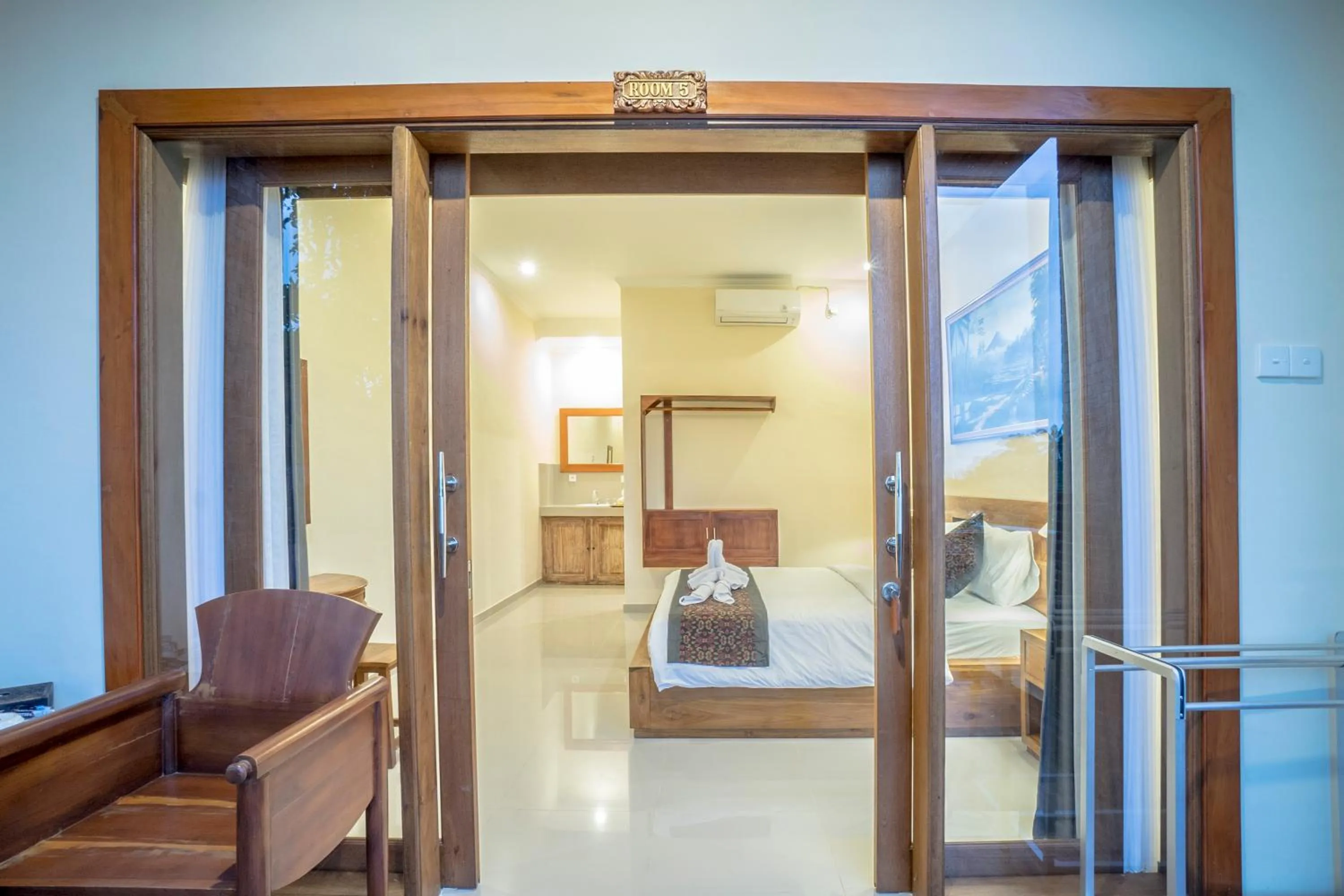 Photo of the whole room, Bed in Saka House