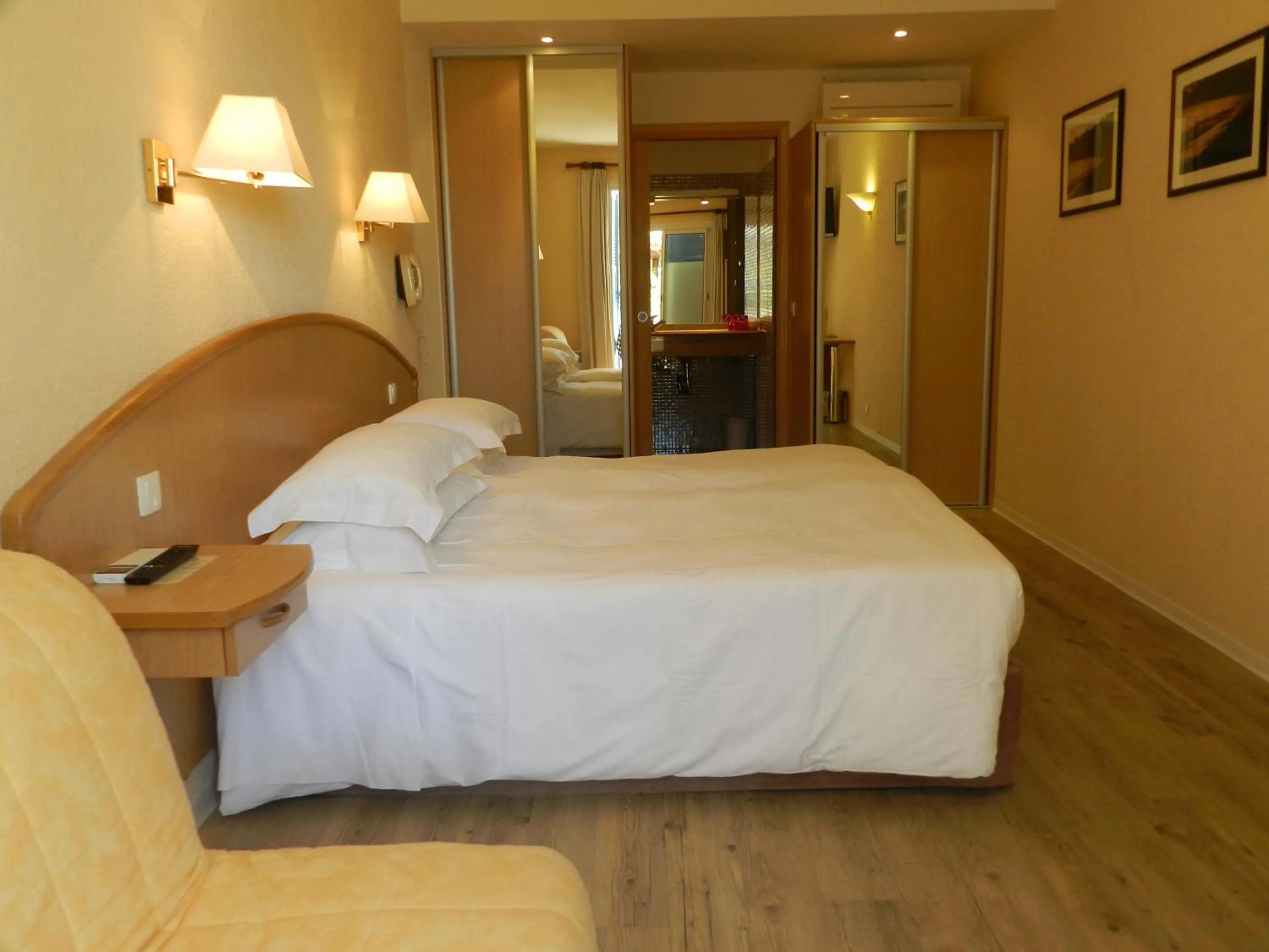 Photo of the whole room, Bed in Grand Hotel Moriaz