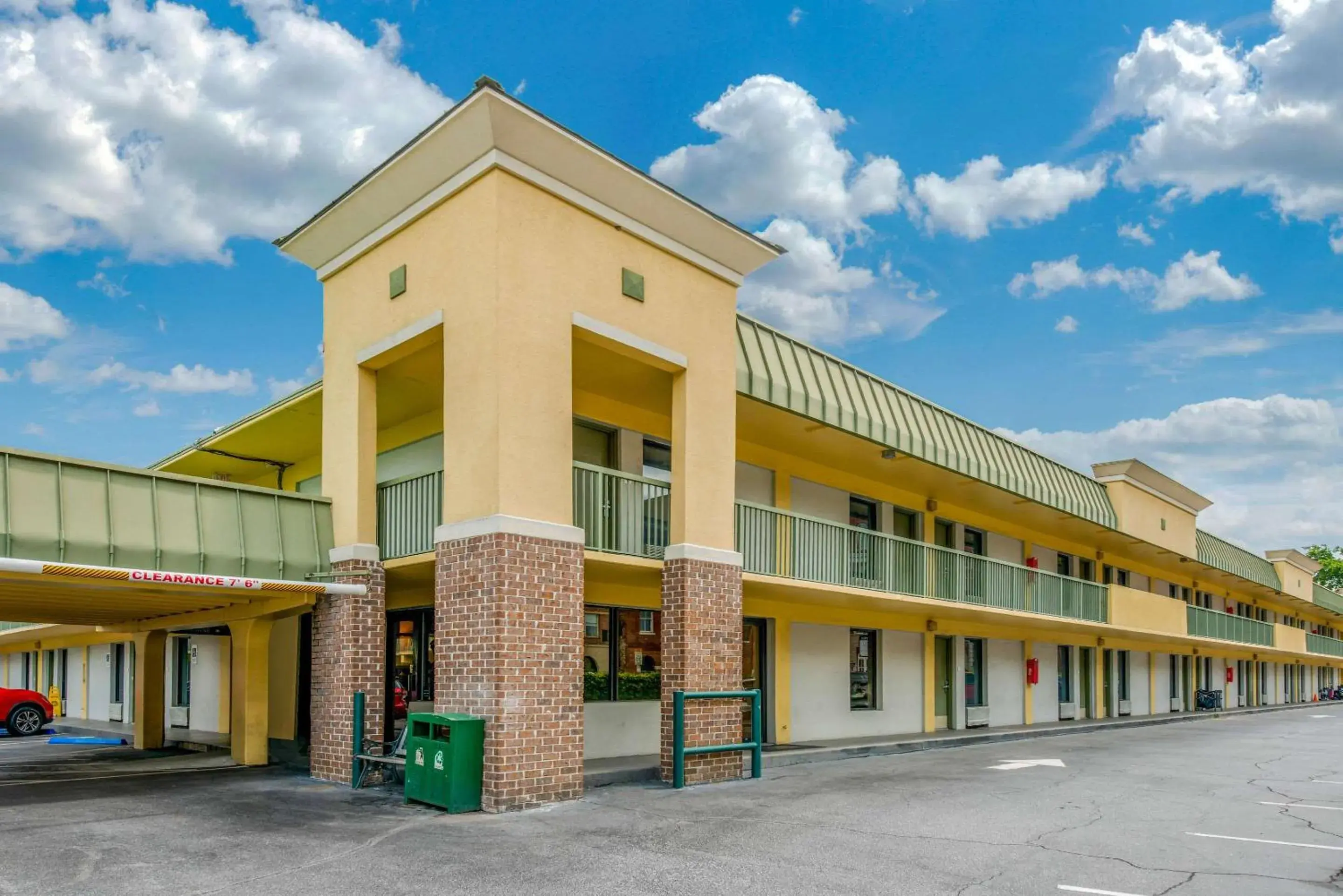 Property building in Quality Inn Savannah Historic District Property building in Quality Inn Savannah Historic District
