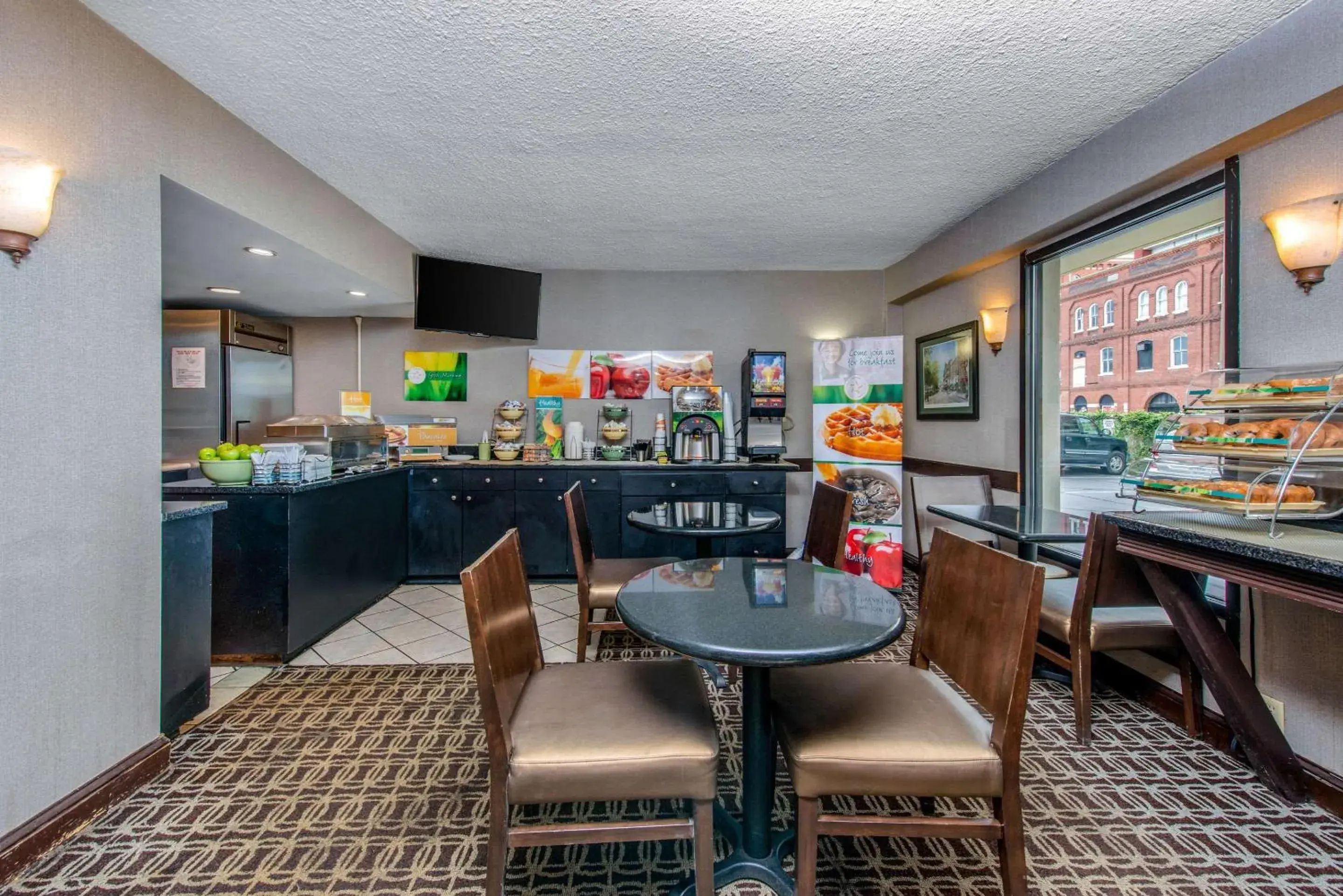 Restaurant/places to eat in Quality Inn Savannah Historic District Restaurant/places to eat in Quality Inn Savannah Historic District