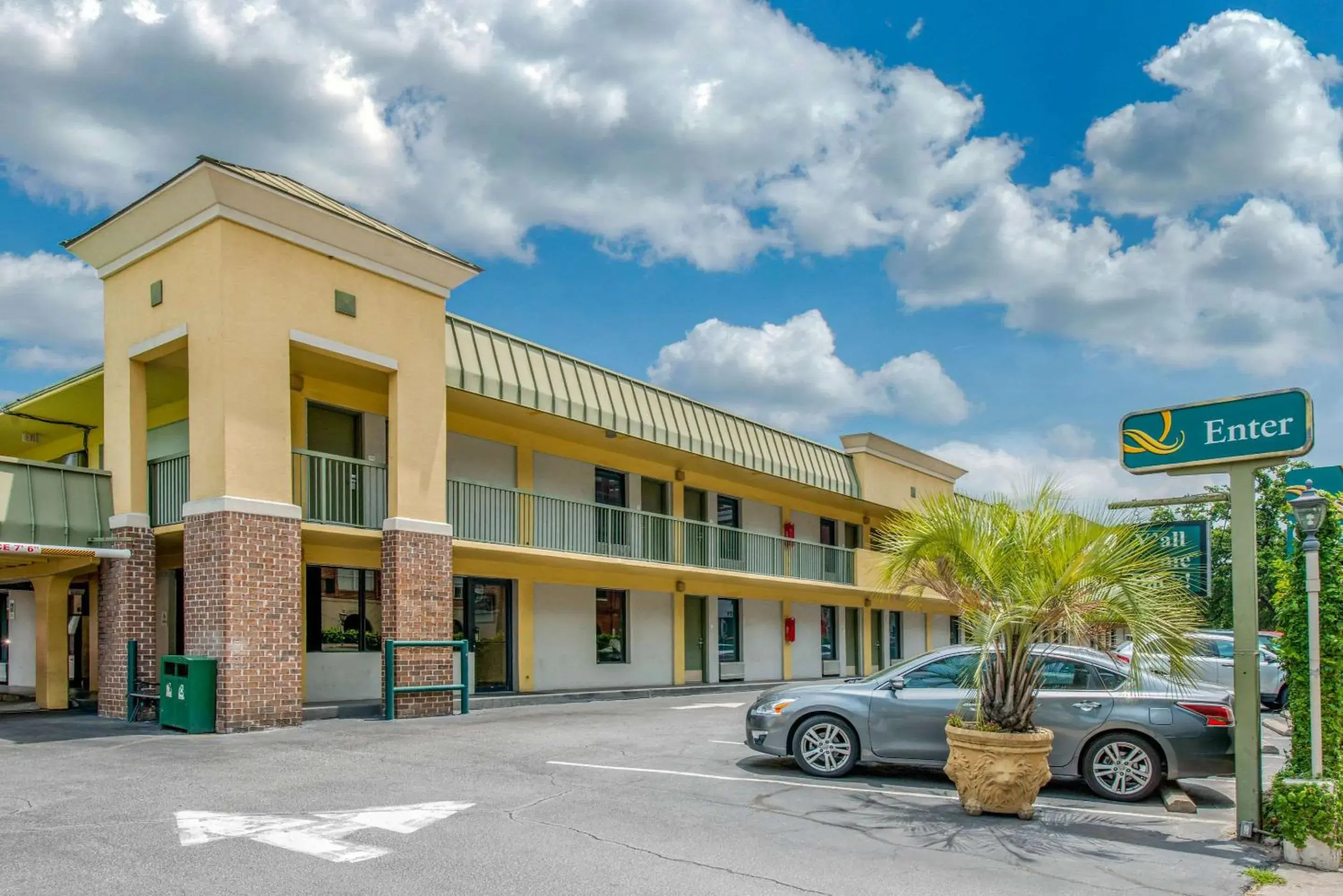 Property building in Quality Inn Savannah Historic District Property building in Quality Inn Savannah Historic District