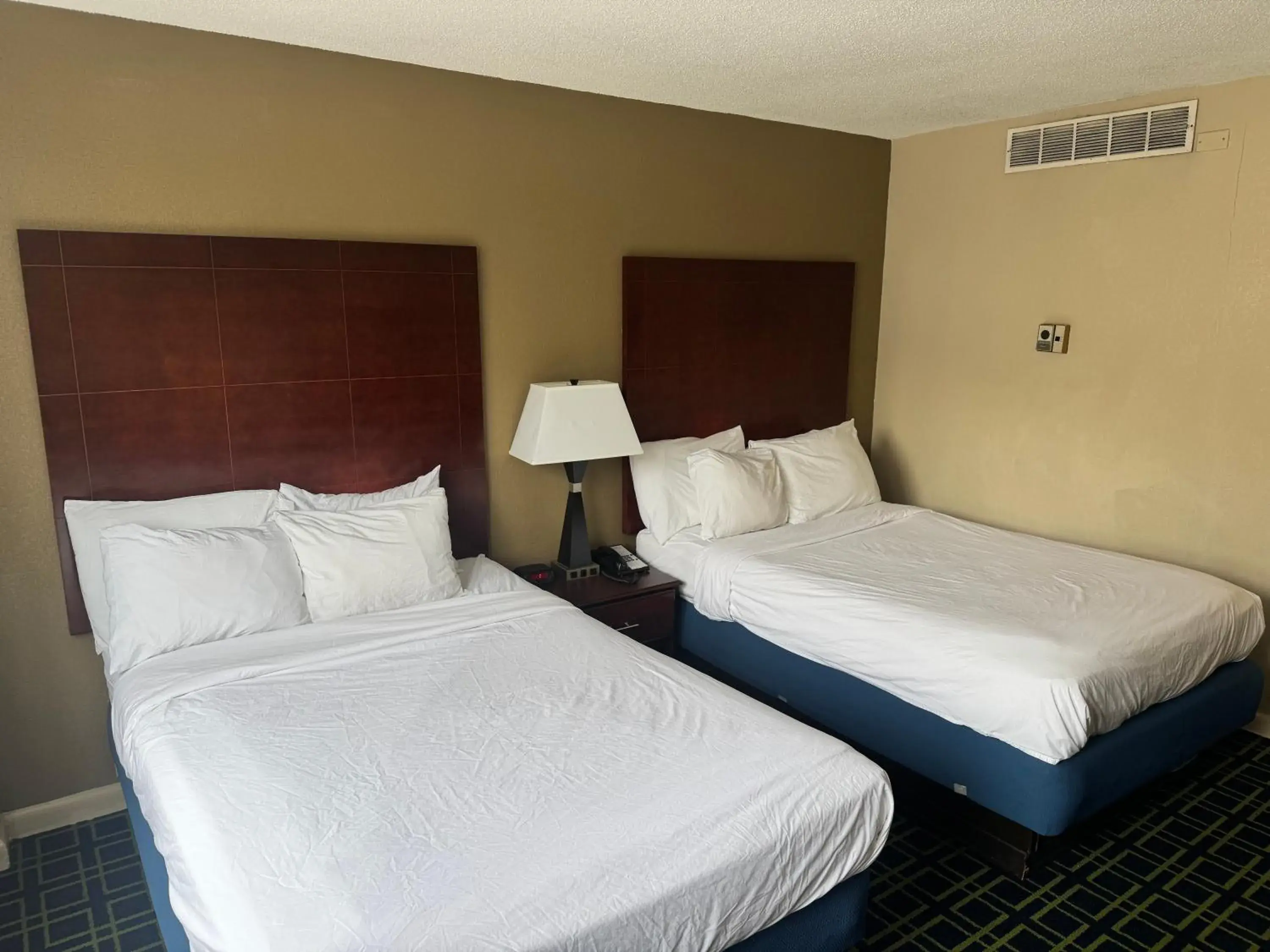 Bedroom, Bed in Barclay Hotel Atlanta Downtown Bedroom, Bed in Barclay Hotel Atlanta Downtown