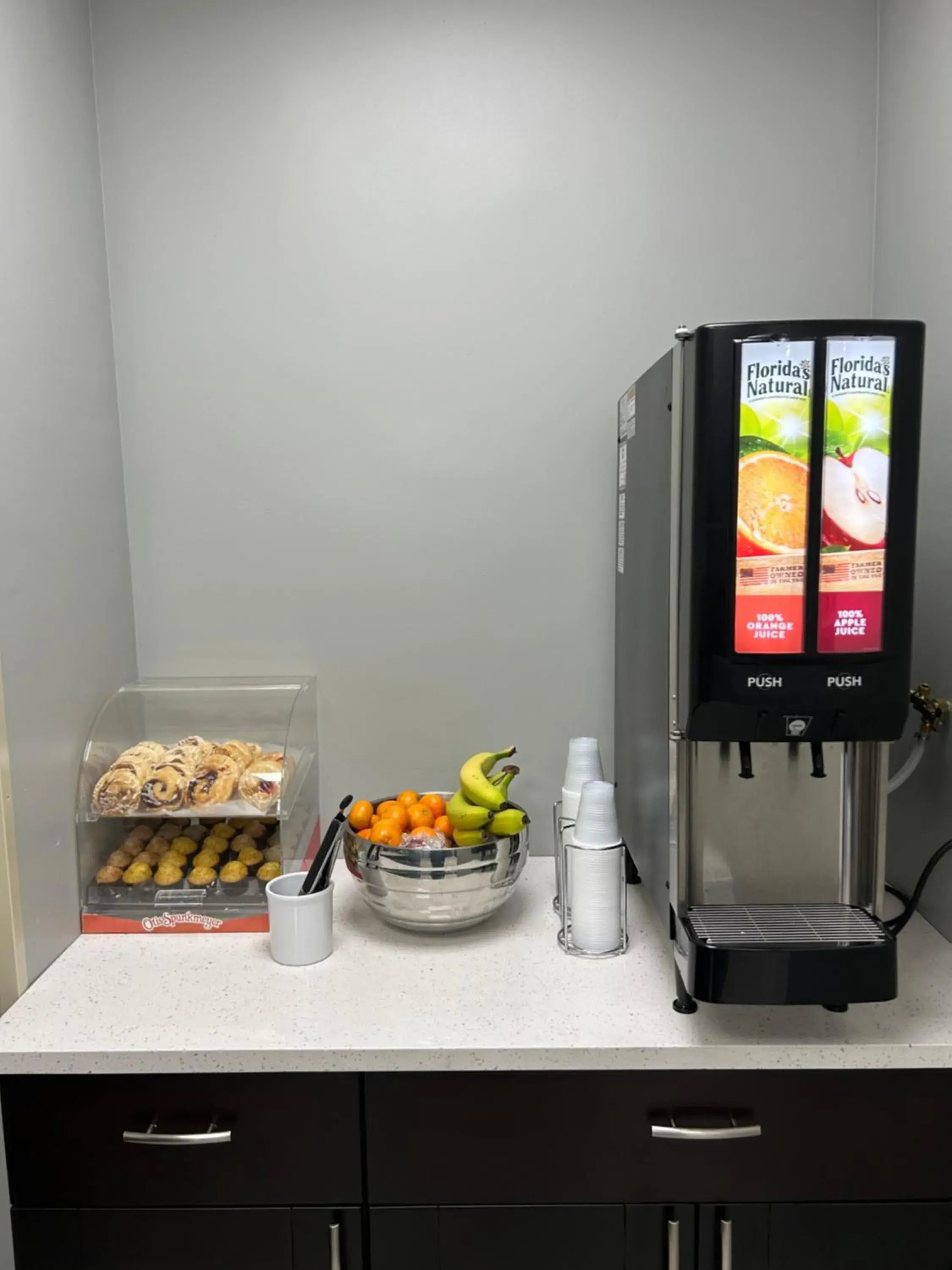 Food and drinks in Barclay Hotel Atlanta Downtown Food and drinks in Barclay Hotel Atlanta Downtown