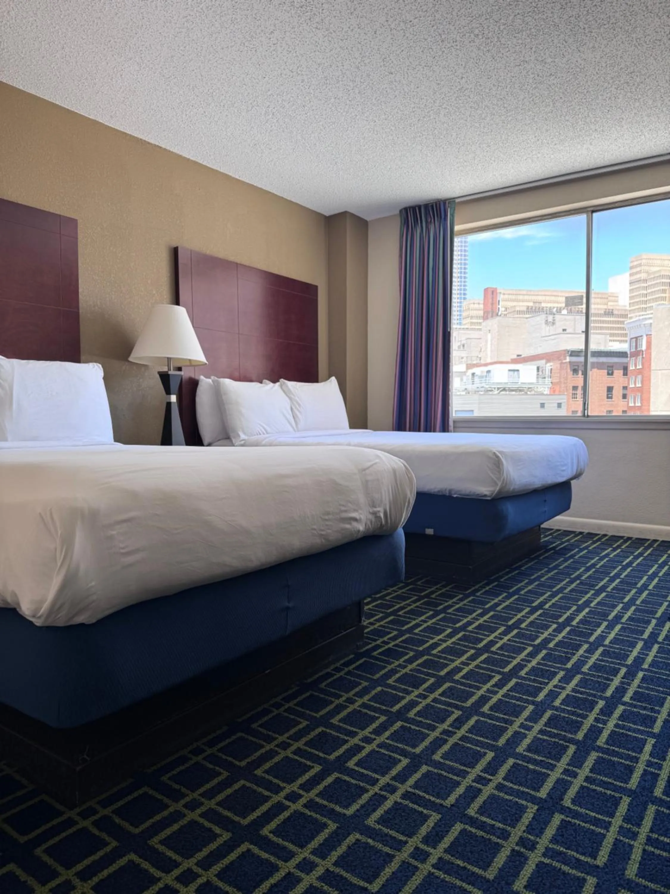 Bed in Barclay Hotel Atlanta Downtown