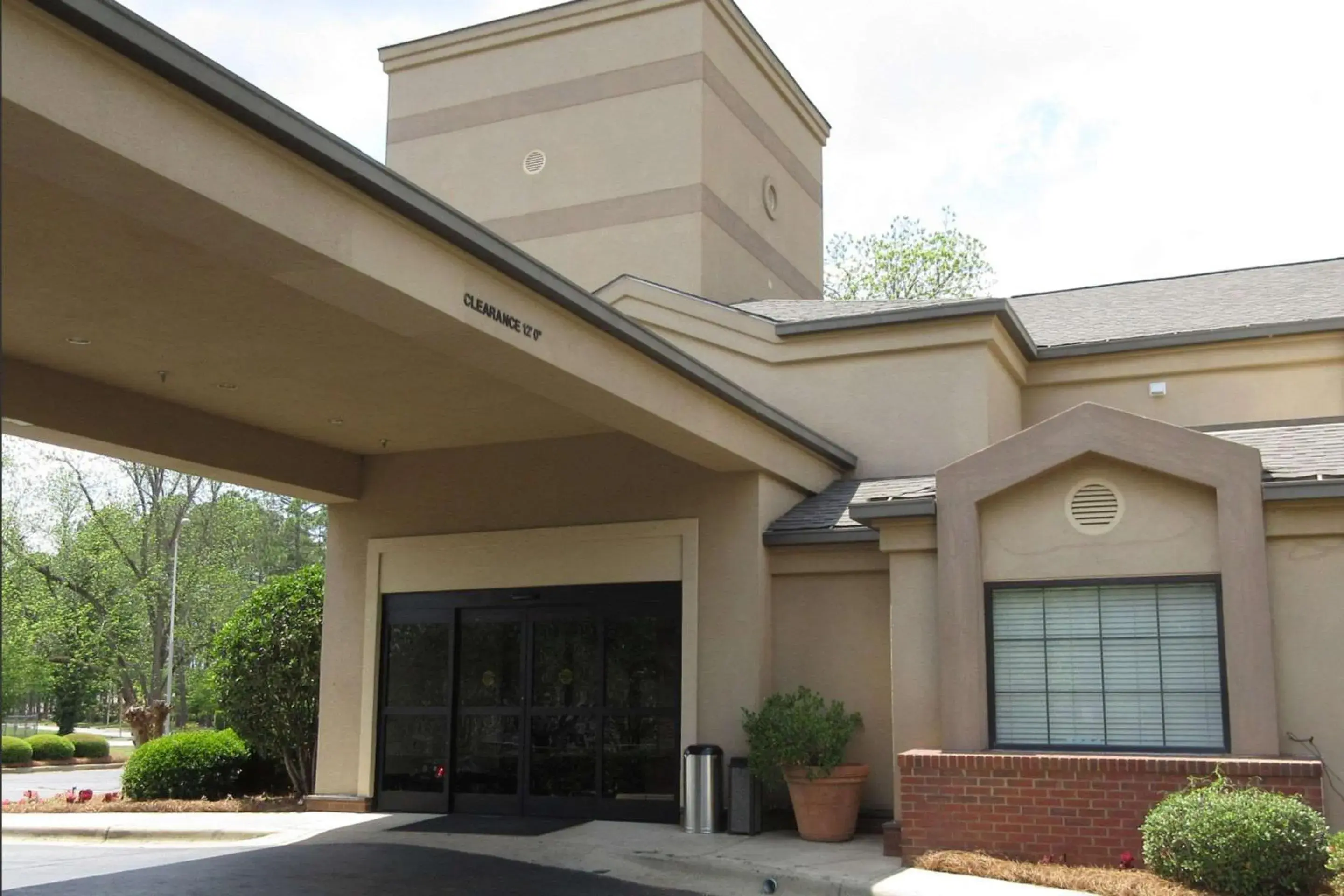 Property building in Rodeway Inn Albany South Property building in Rodeway Inn Albany South