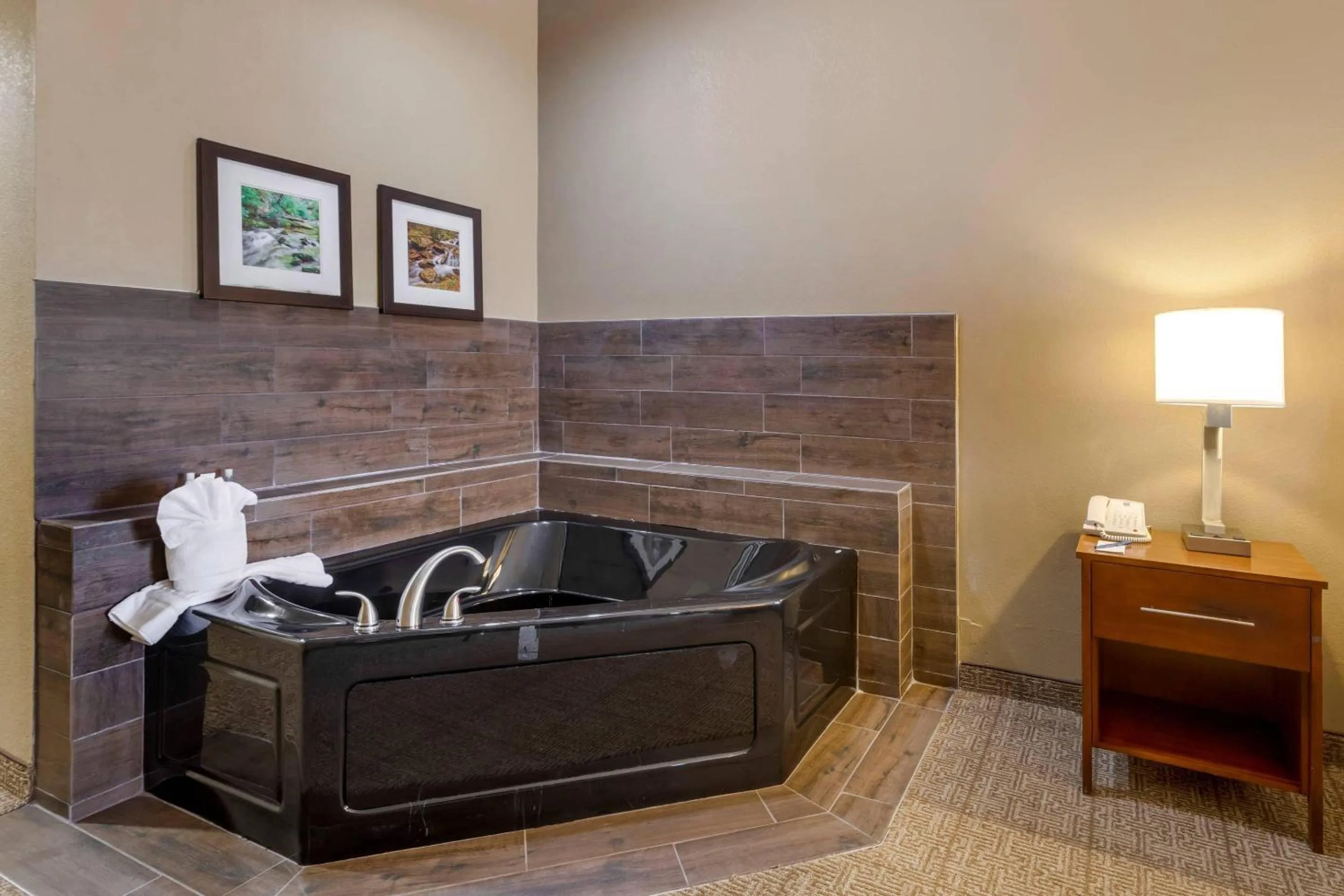 Bedroom in Comfort Inn & Suites Peachtree Corners - Norcross