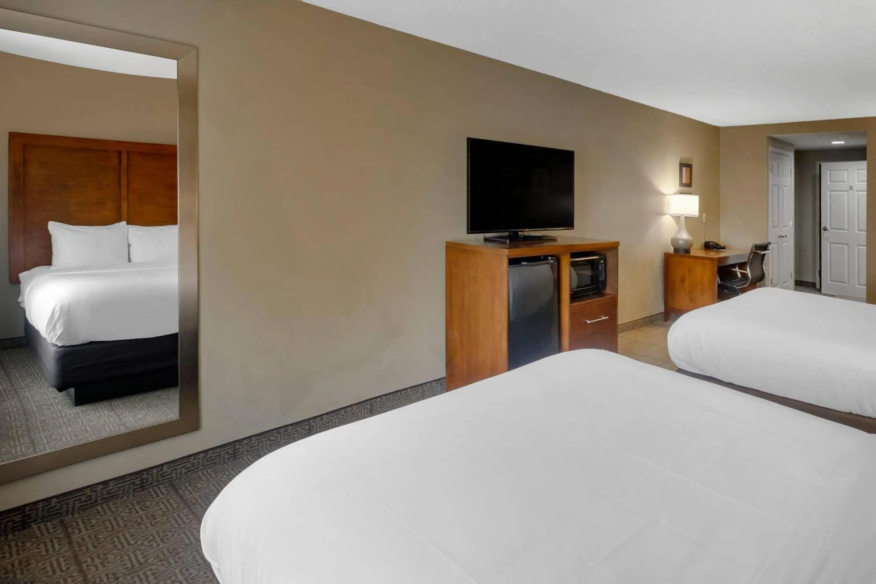 Bedroom, Bed in Comfort Inn & Suites Peachtree Corners - Norcross