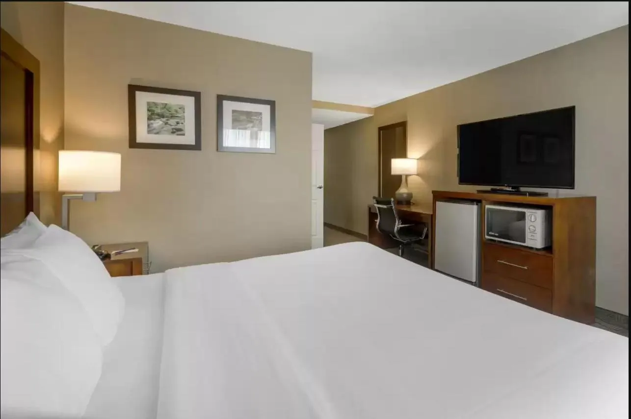 Bed in Comfort Inn & Suites Peachtree Corners