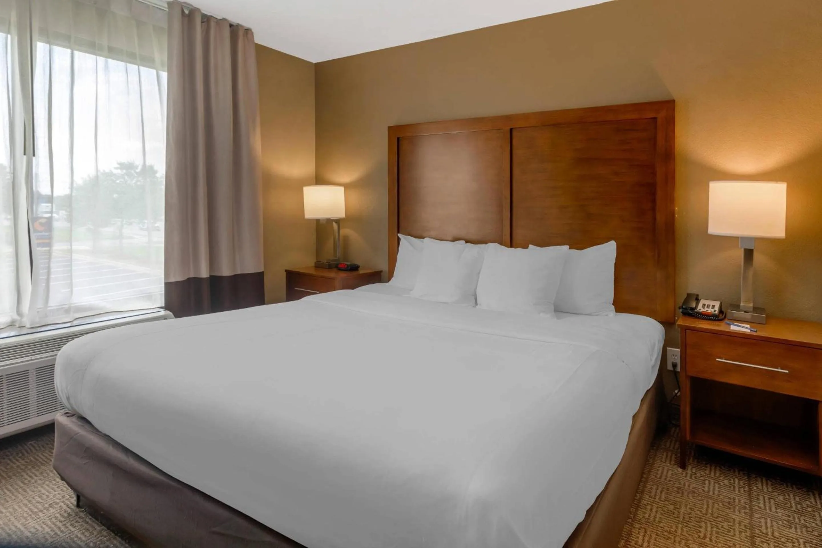 Bedroom, Bed in Comfort Inn & Suites Peachtree Corners - Norcross