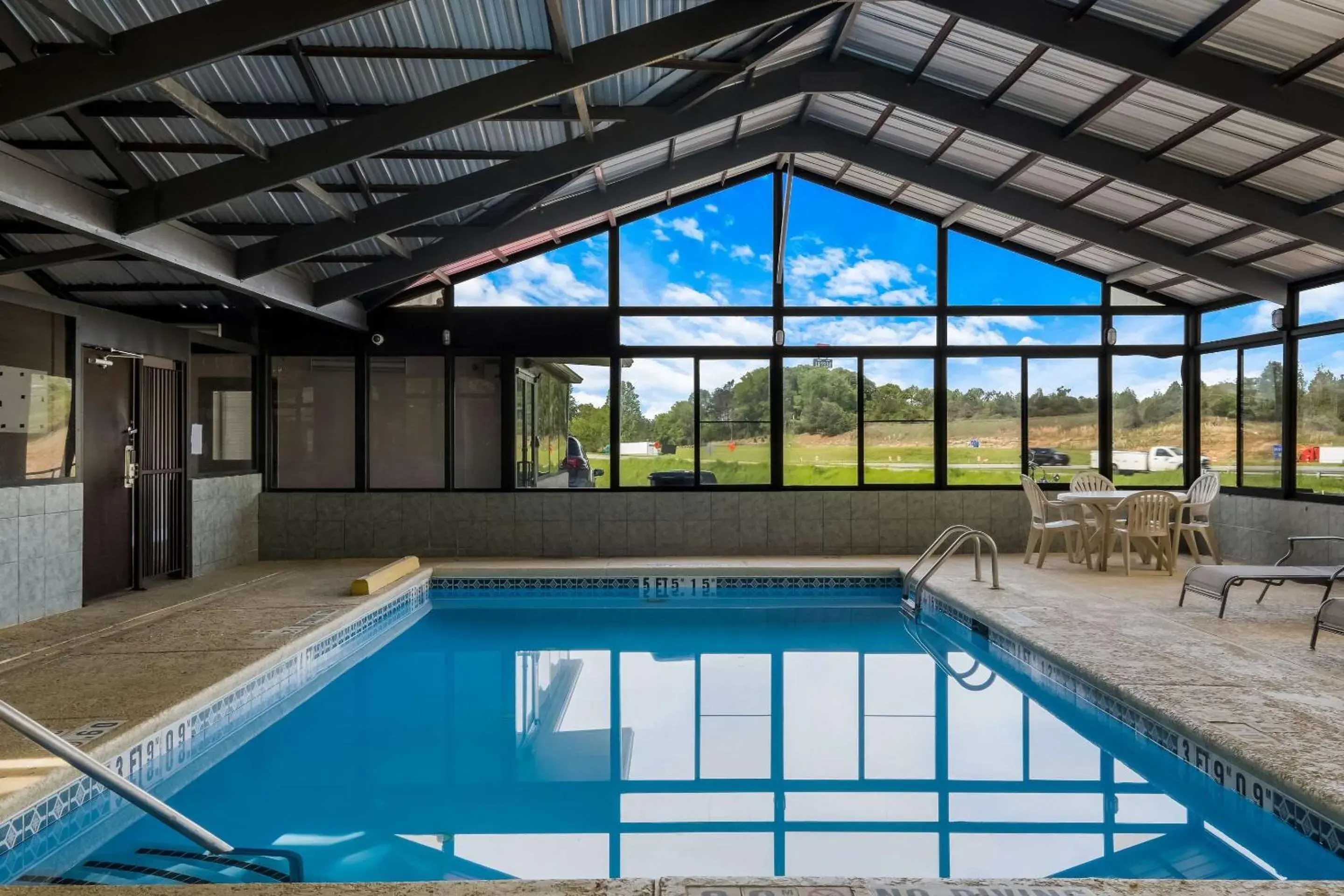 Swimming pool in Quality Inn Jefferson at I-85 Swimming pool in Quality Inn Jefferson at I-85