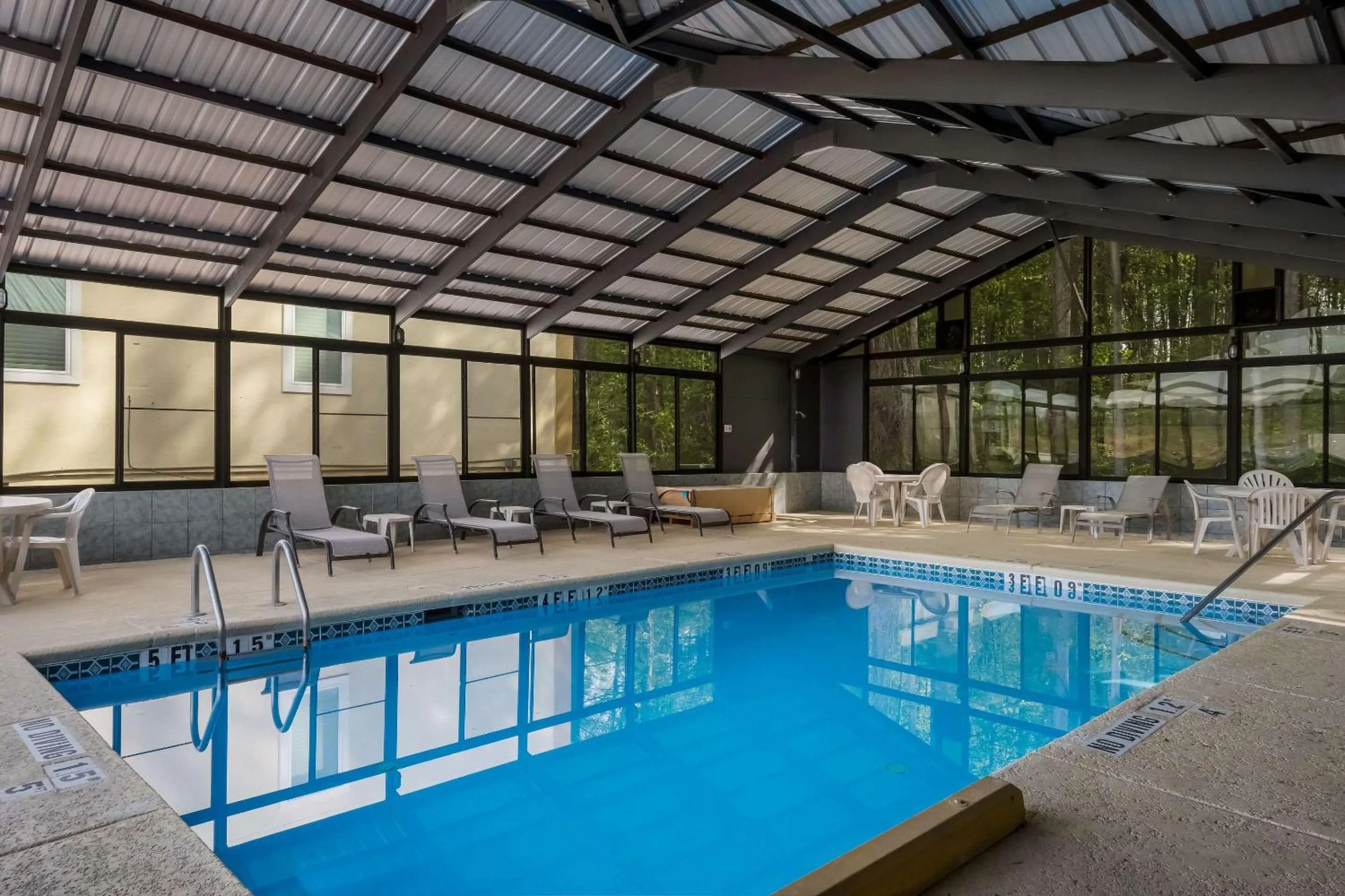 Swimming pool in Quality Inn Jefferson at I-85