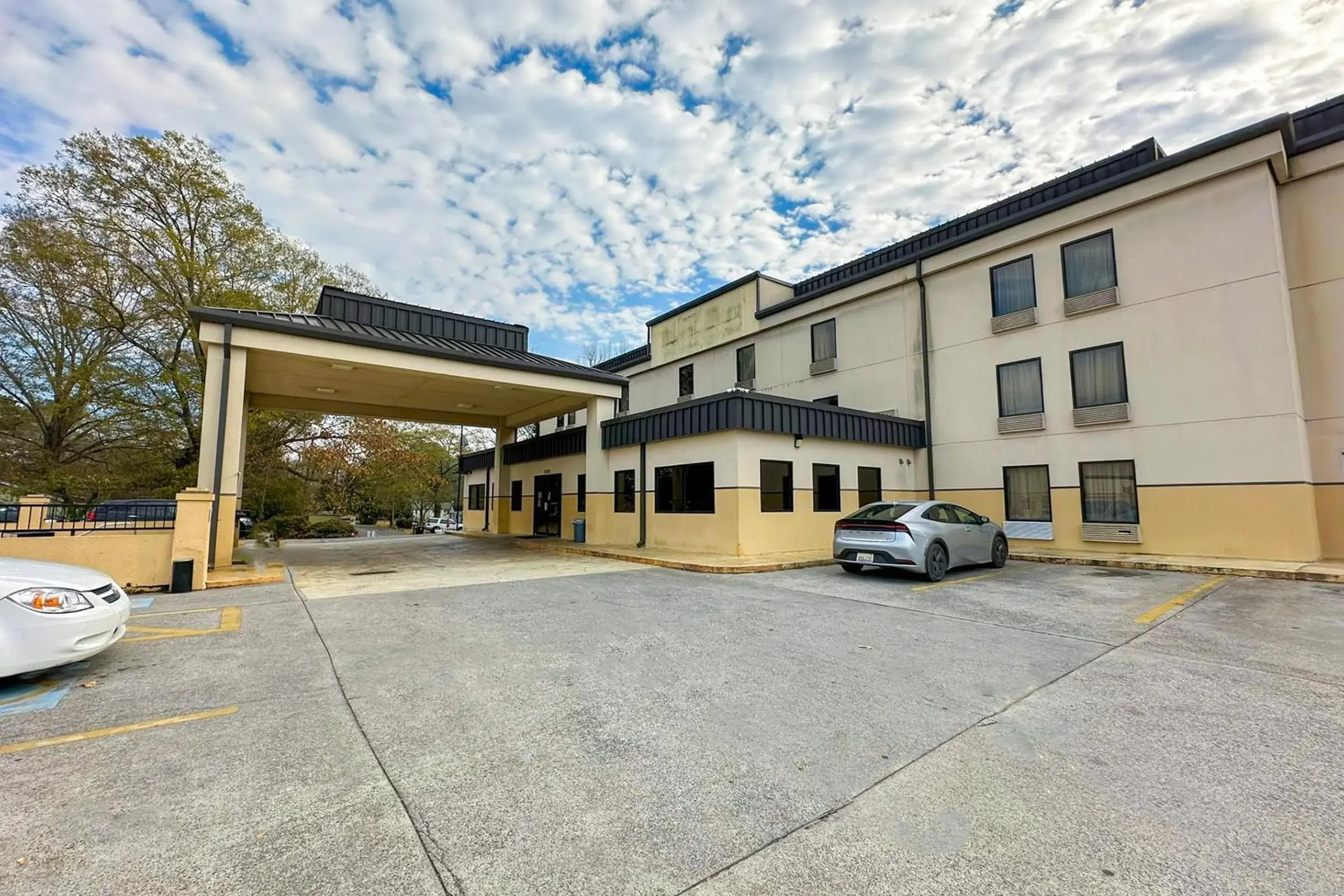Facade/entrance in OYO Hotel Rome West GA Facade/entrance in OYO Hotel Rome West GA