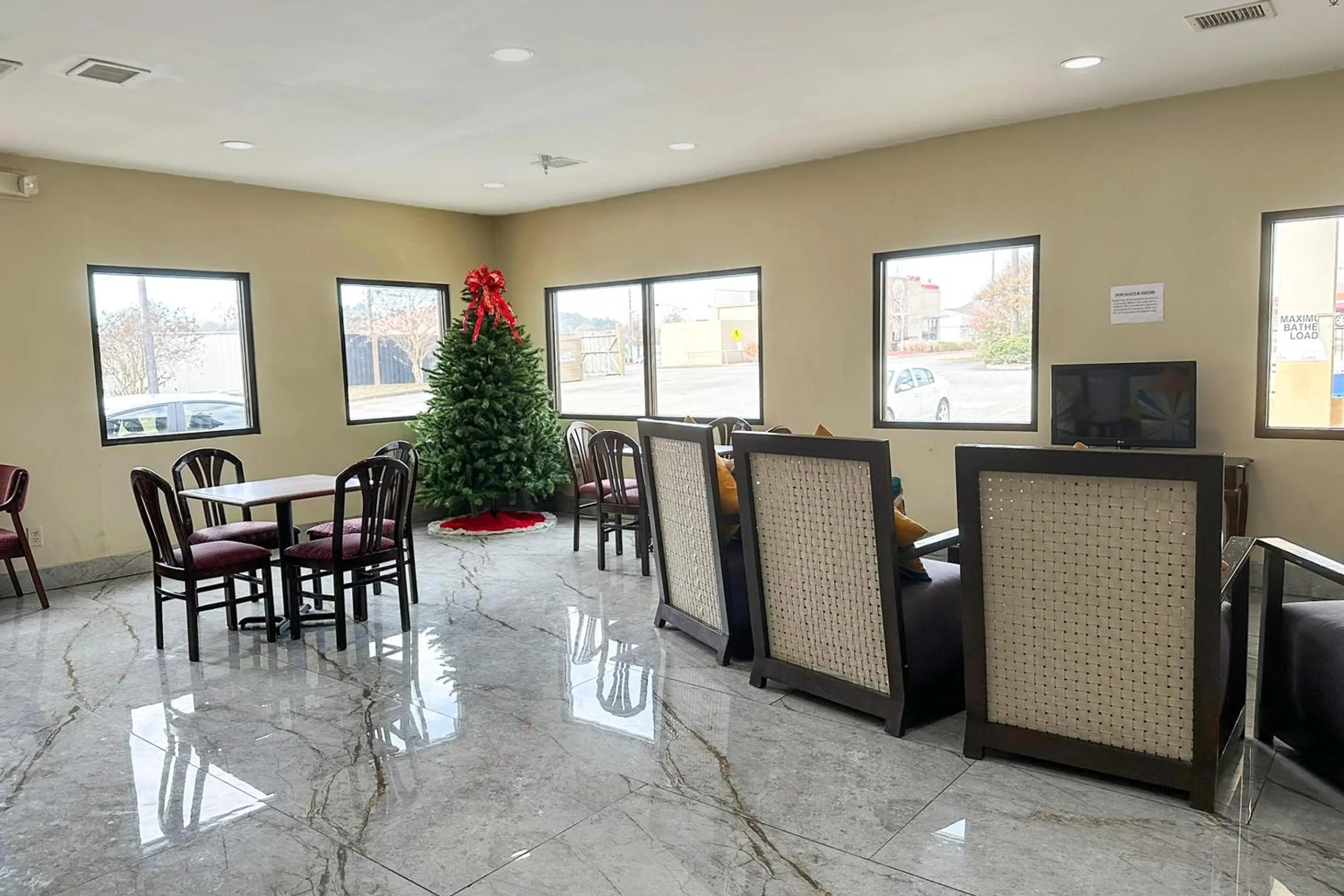 Lobby or reception in OYO Hotel Rome West GA