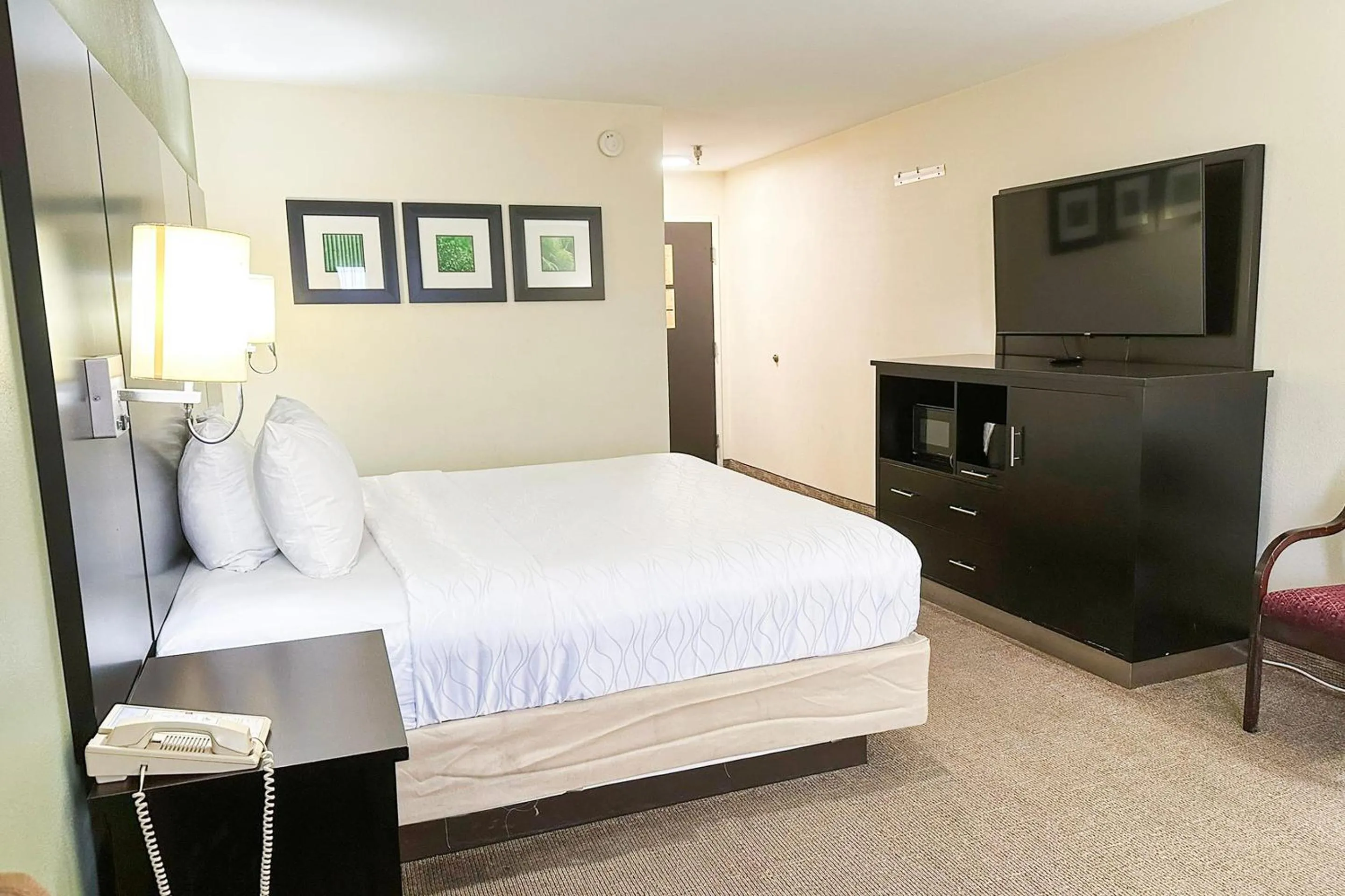 Bedroom, Bed in OYO Hotel Rome West GA