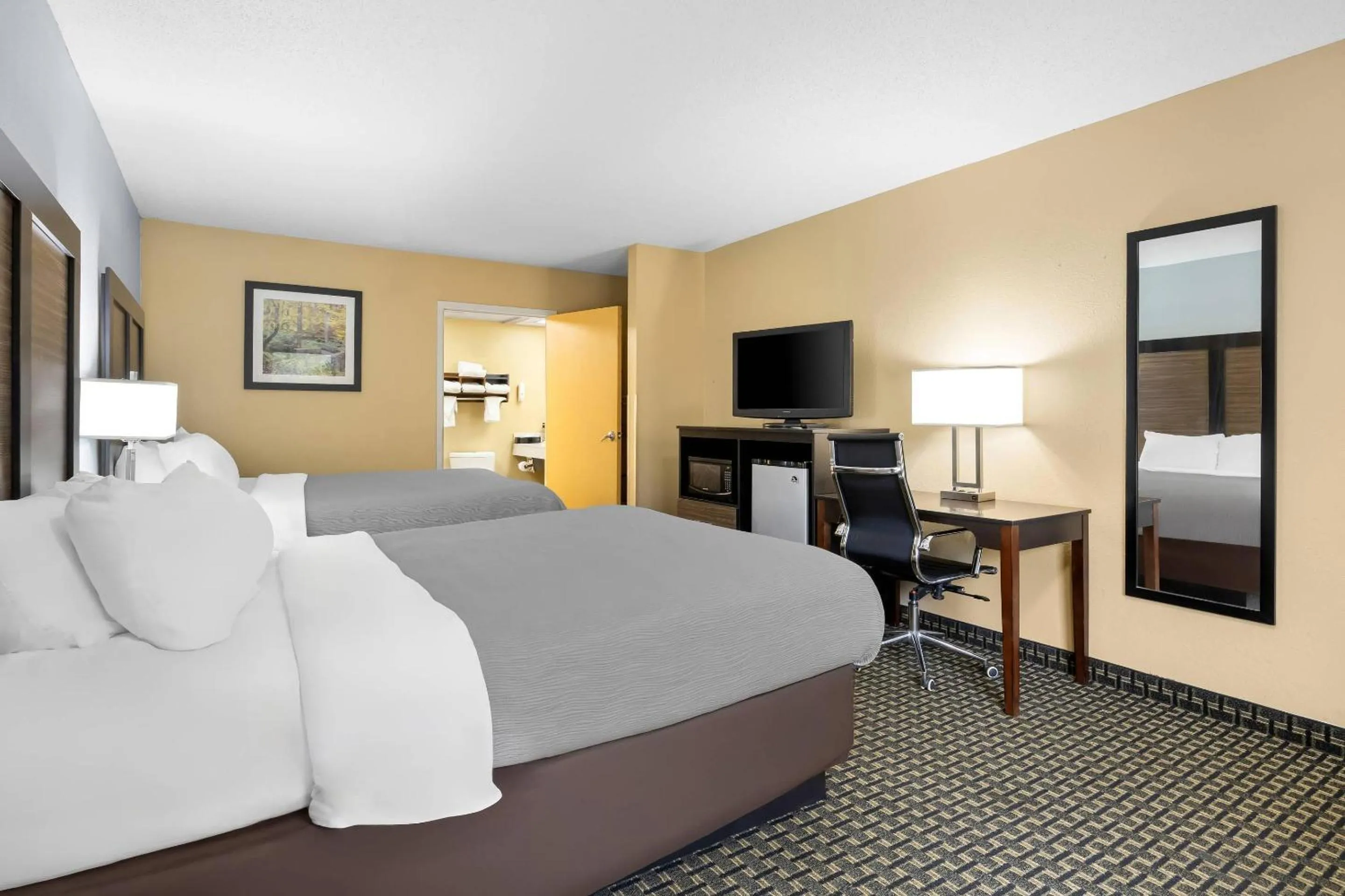 Bedroom, Bed in Quality Inn Perry - National Fairgrounds Area