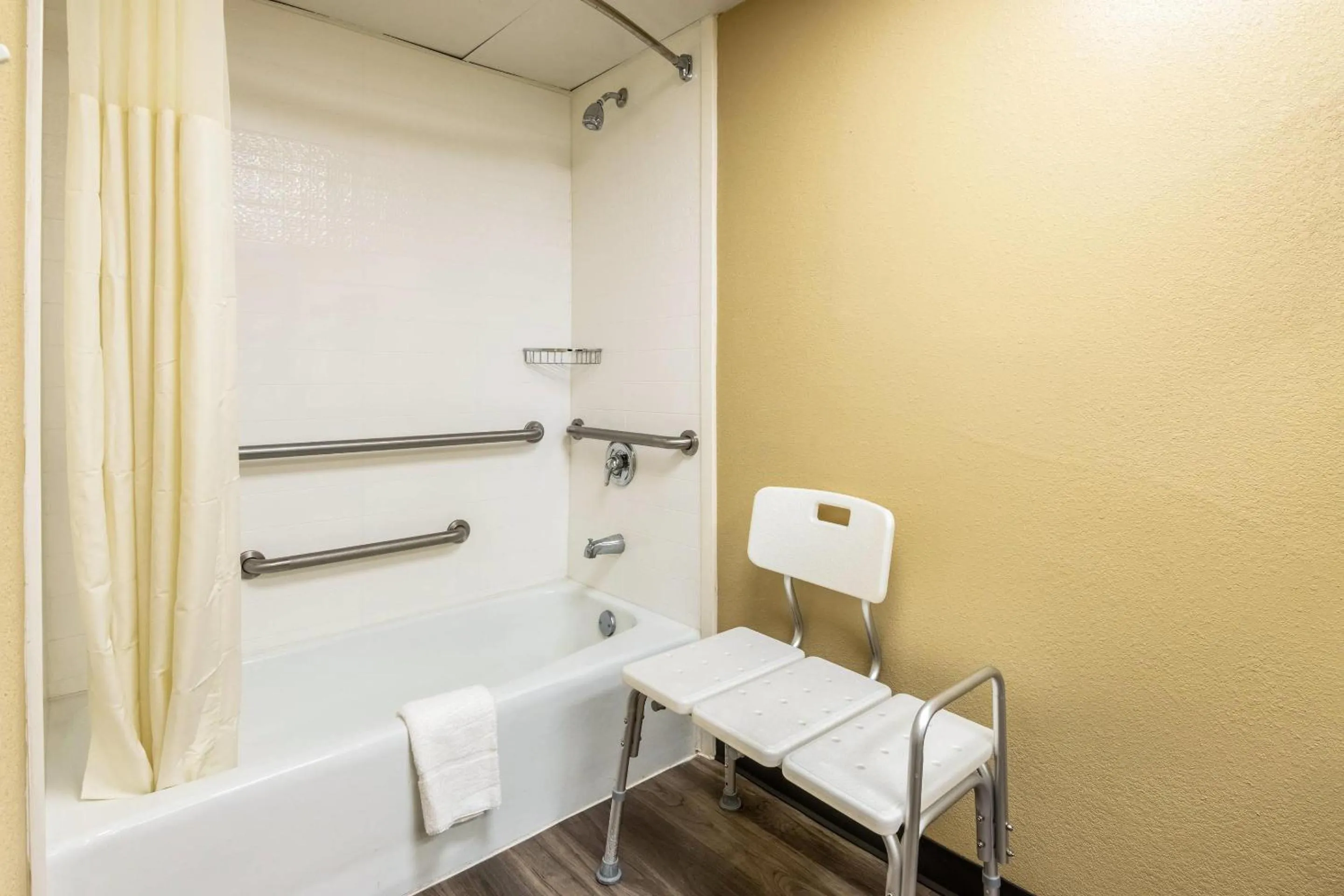 Bedroom in Quality Inn Perry - National Fairgrounds Area