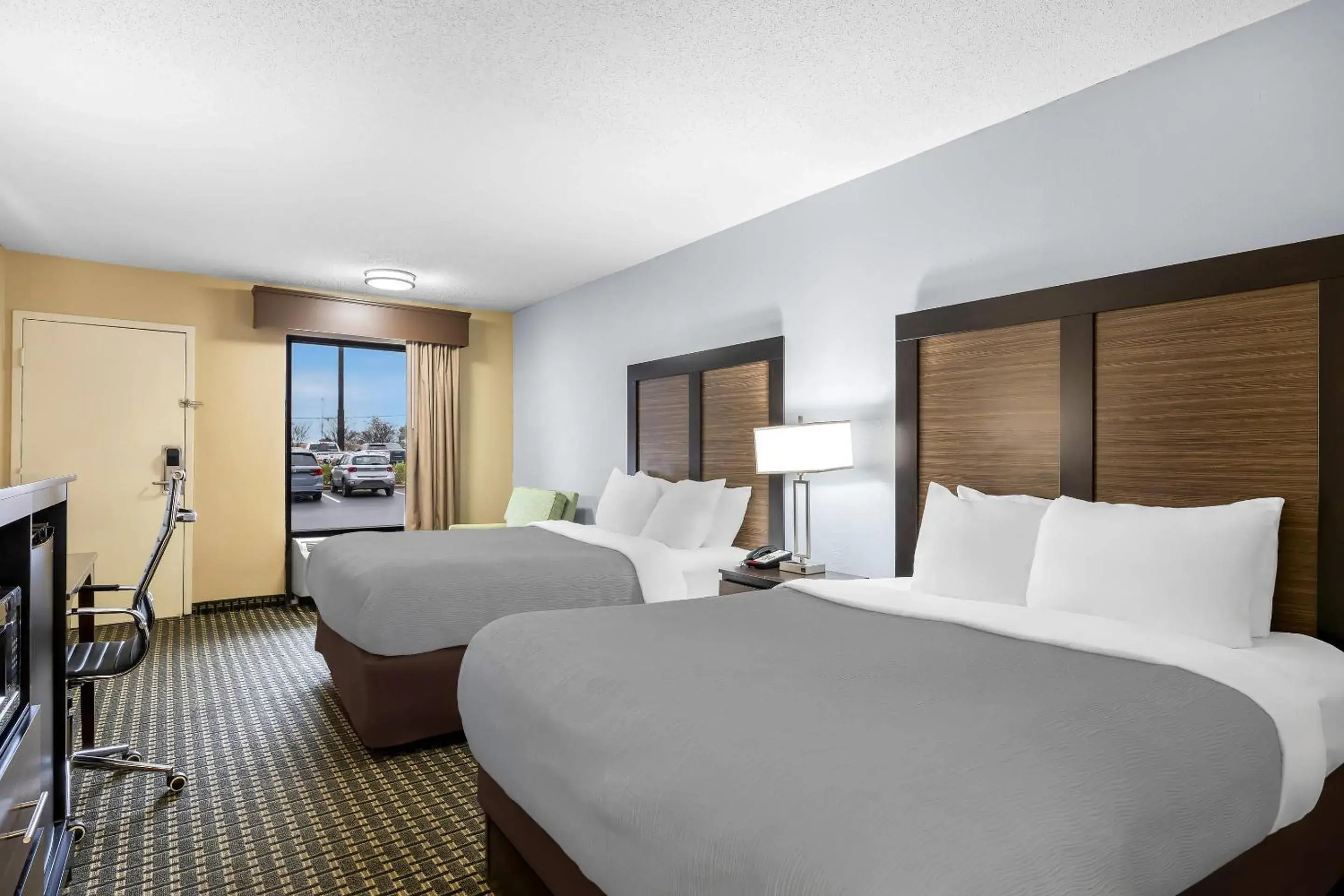 Bedroom, Bed in Quality Inn Perry - National Fairgrounds Area Bedroom, Bed in Quality Inn Perry - National Fairgrounds Area