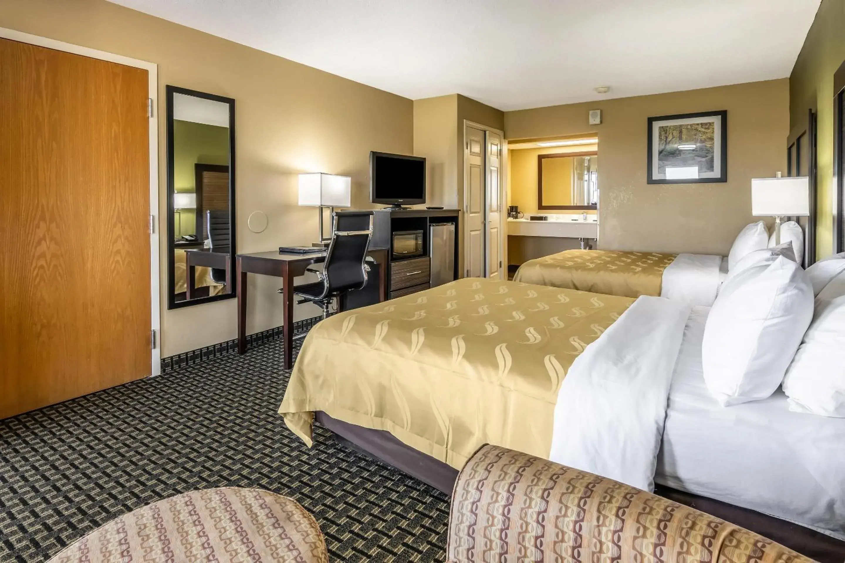 Bedroom, Bed in Quality Inn Perry - National Fairgrounds Area Bedroom, Bed in Quality Inn Perry - National Fairgrounds Area