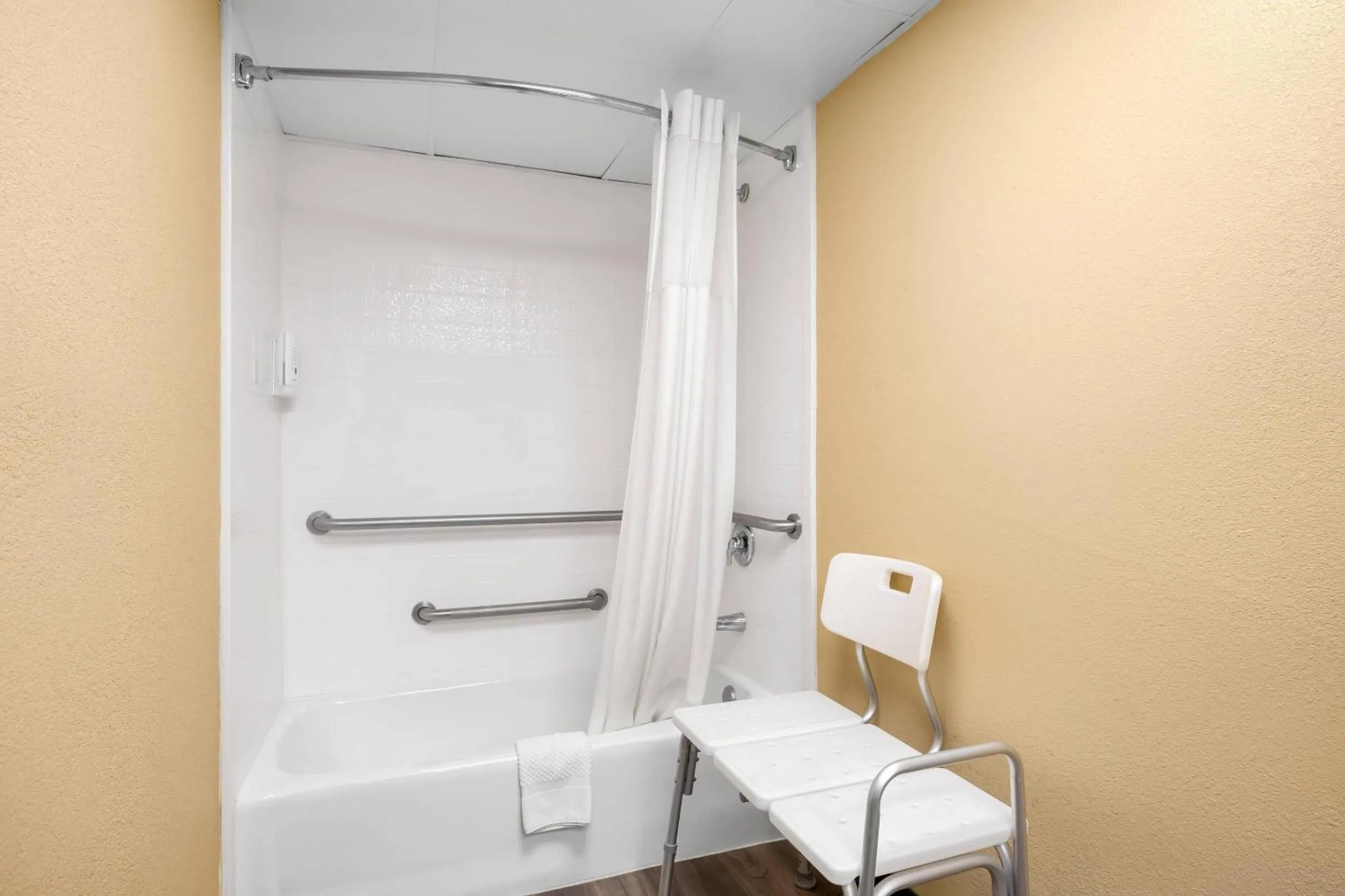 Bedroom in Quality Inn Perry - National Fairgrounds Area