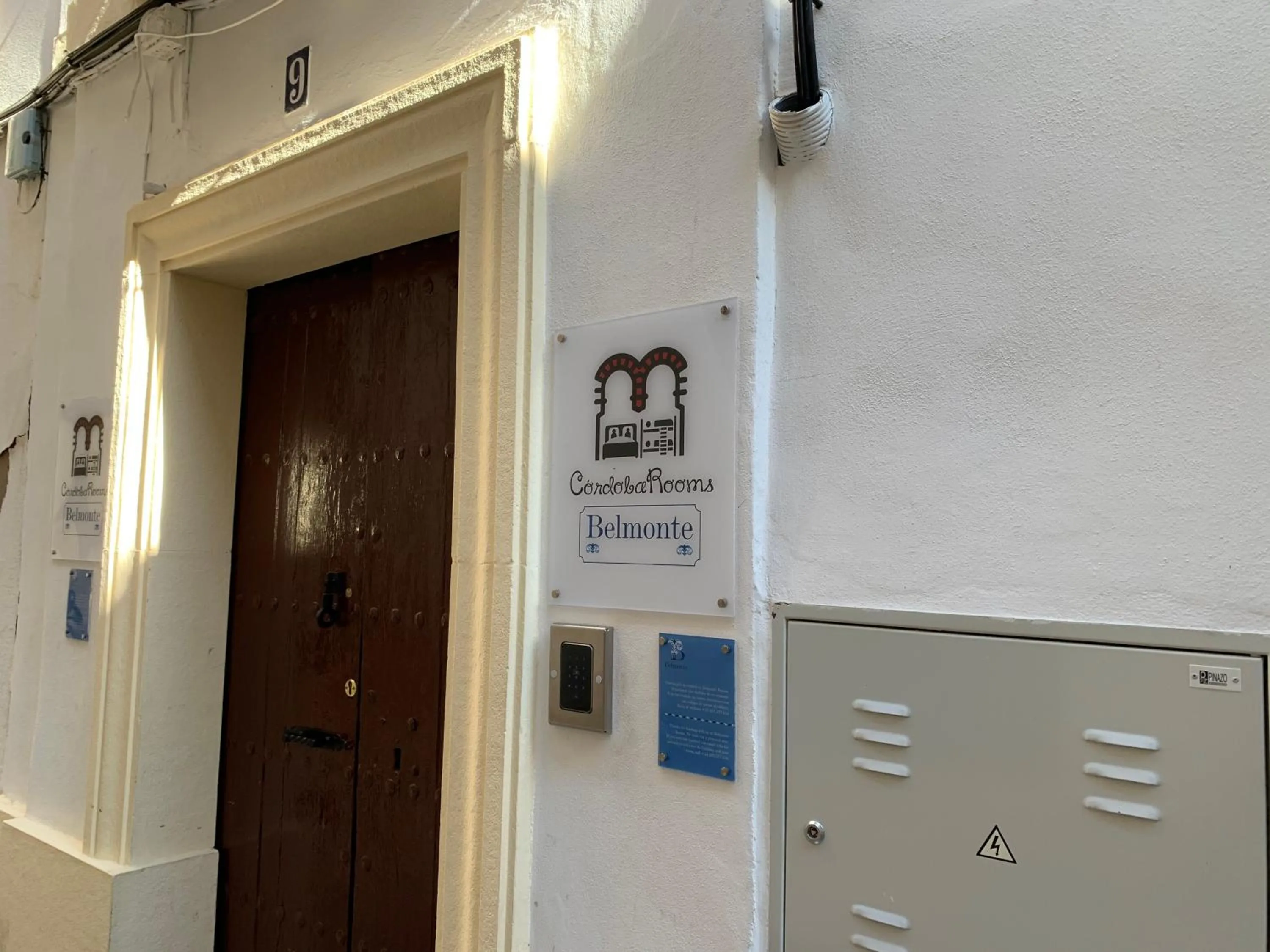 Facade/entrance in Belmonte Rooms