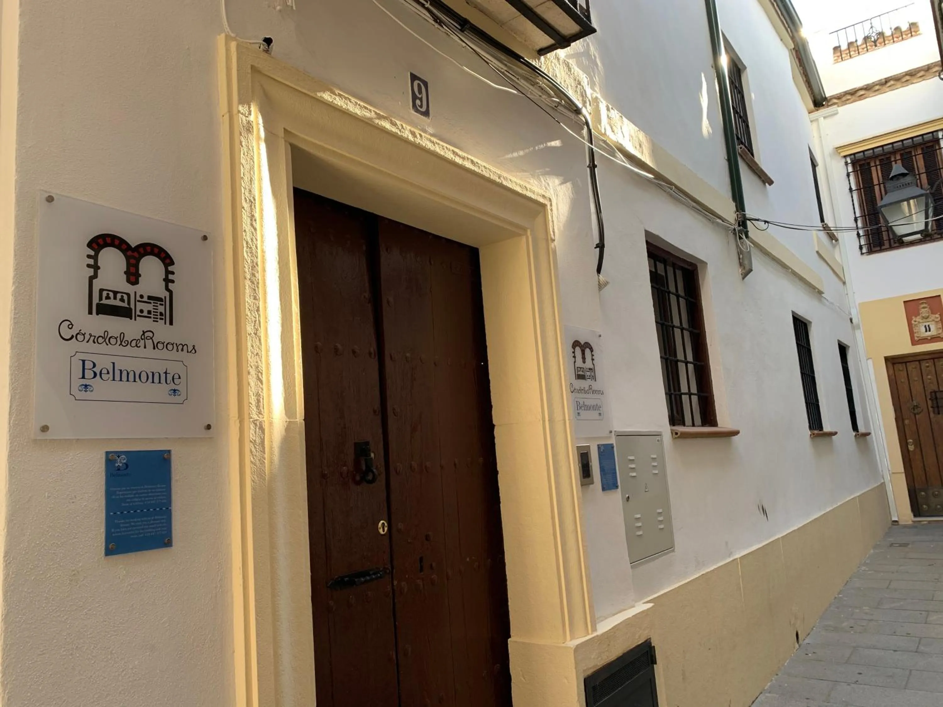 Facade/entrance in Belmonte Rooms