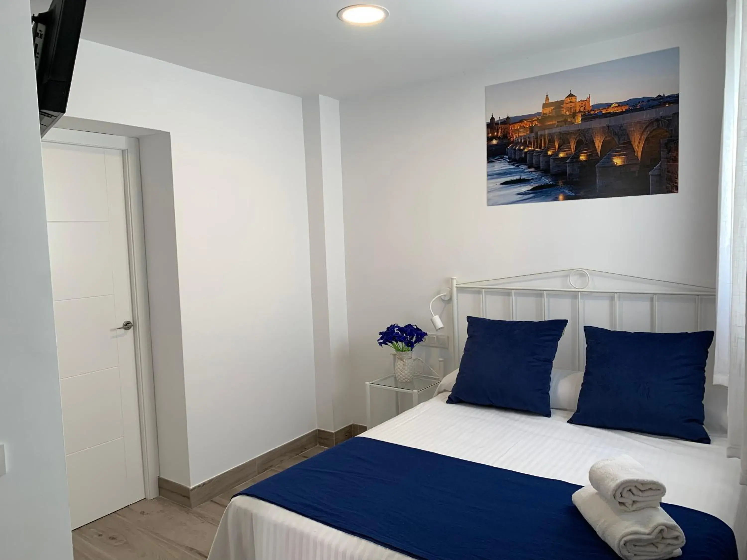 Family Room with Private Bathroom in Belmonte Rooms Family Room with Private Bathroom in Belmonte Rooms