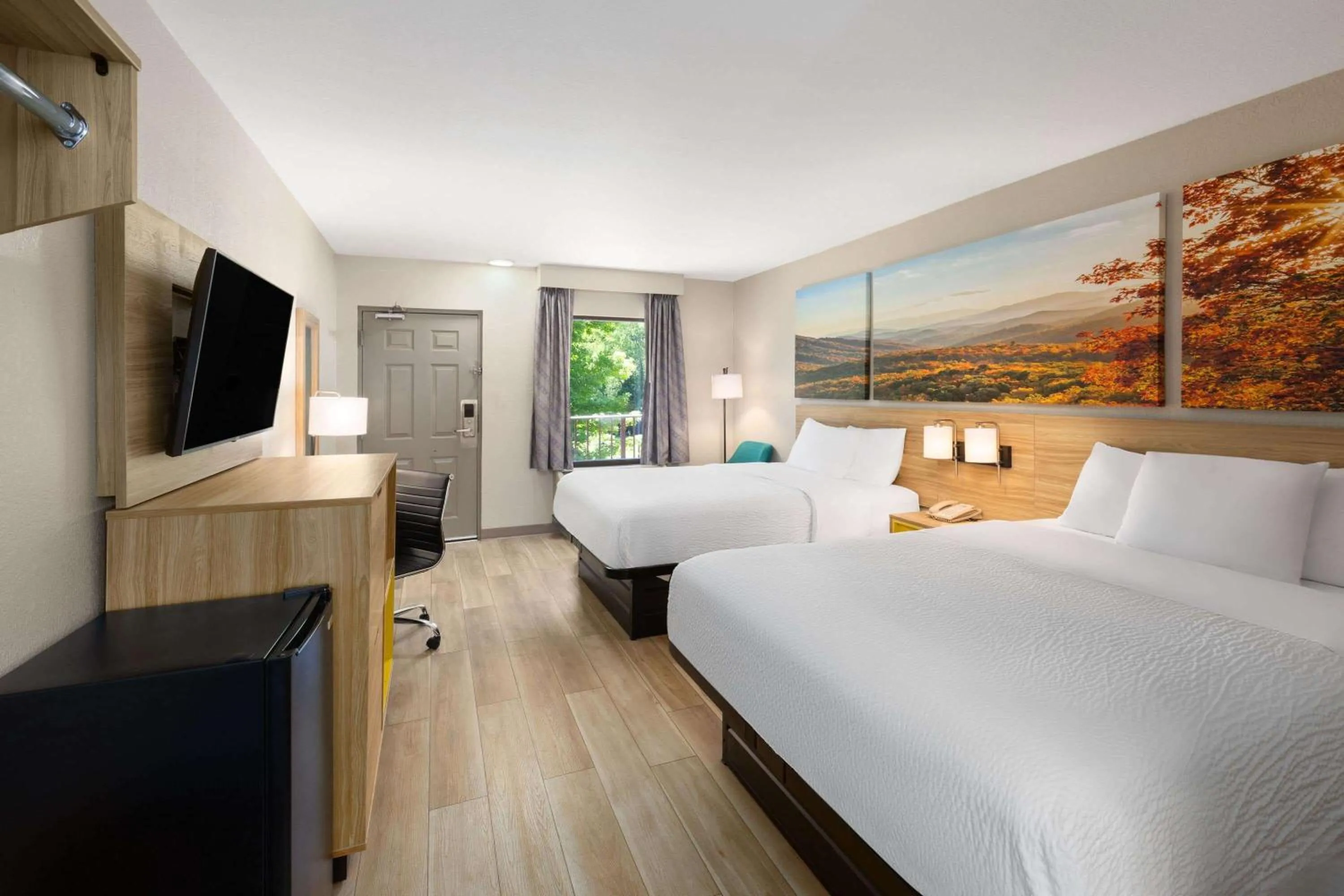 Photo of the whole room, Bed in Days Inn by Wyndham Helen