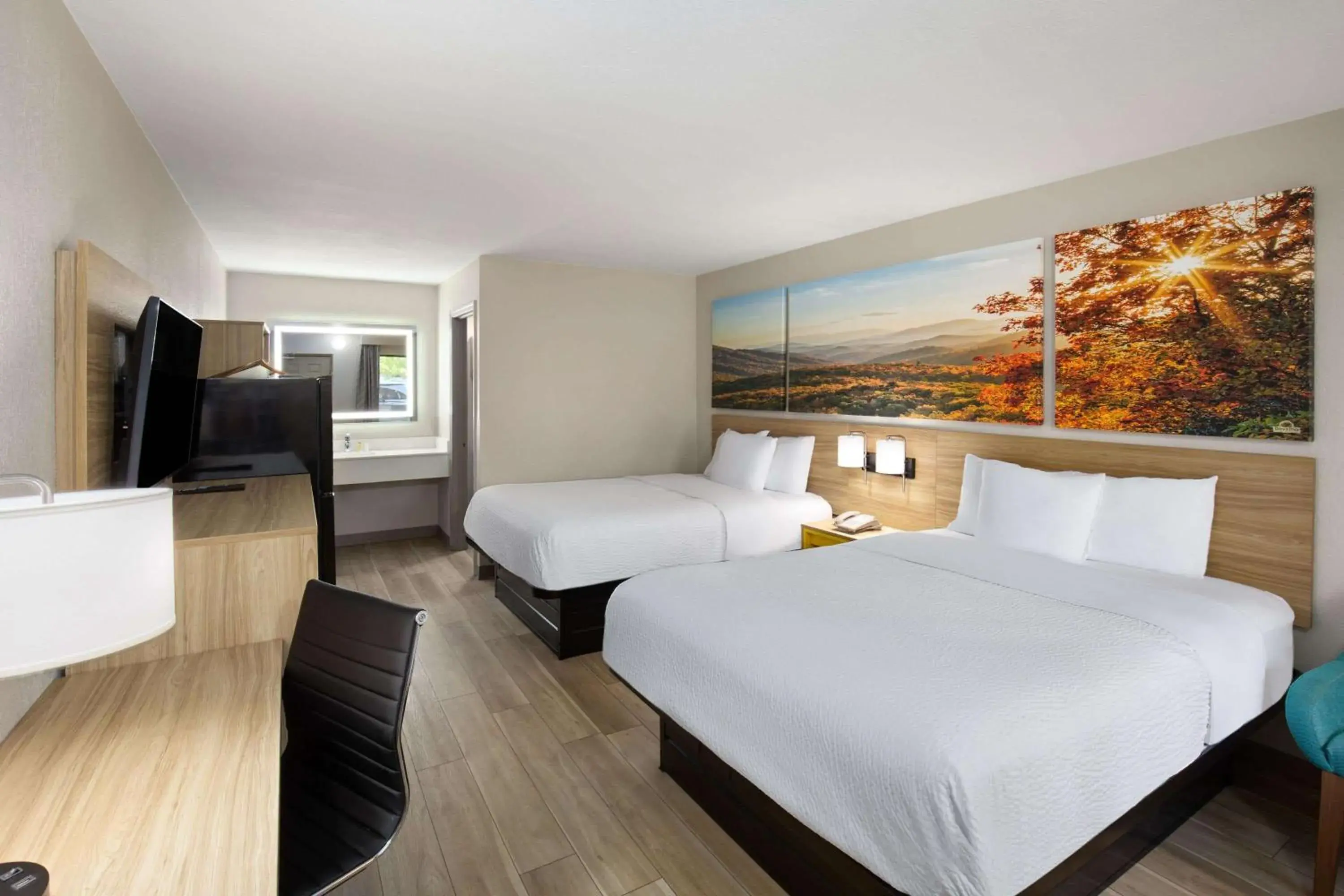 Photo of the whole room, Bed in Days Inn by Wyndham Helen Photo of the whole room, Bed in Days Inn by Wyndham Helen