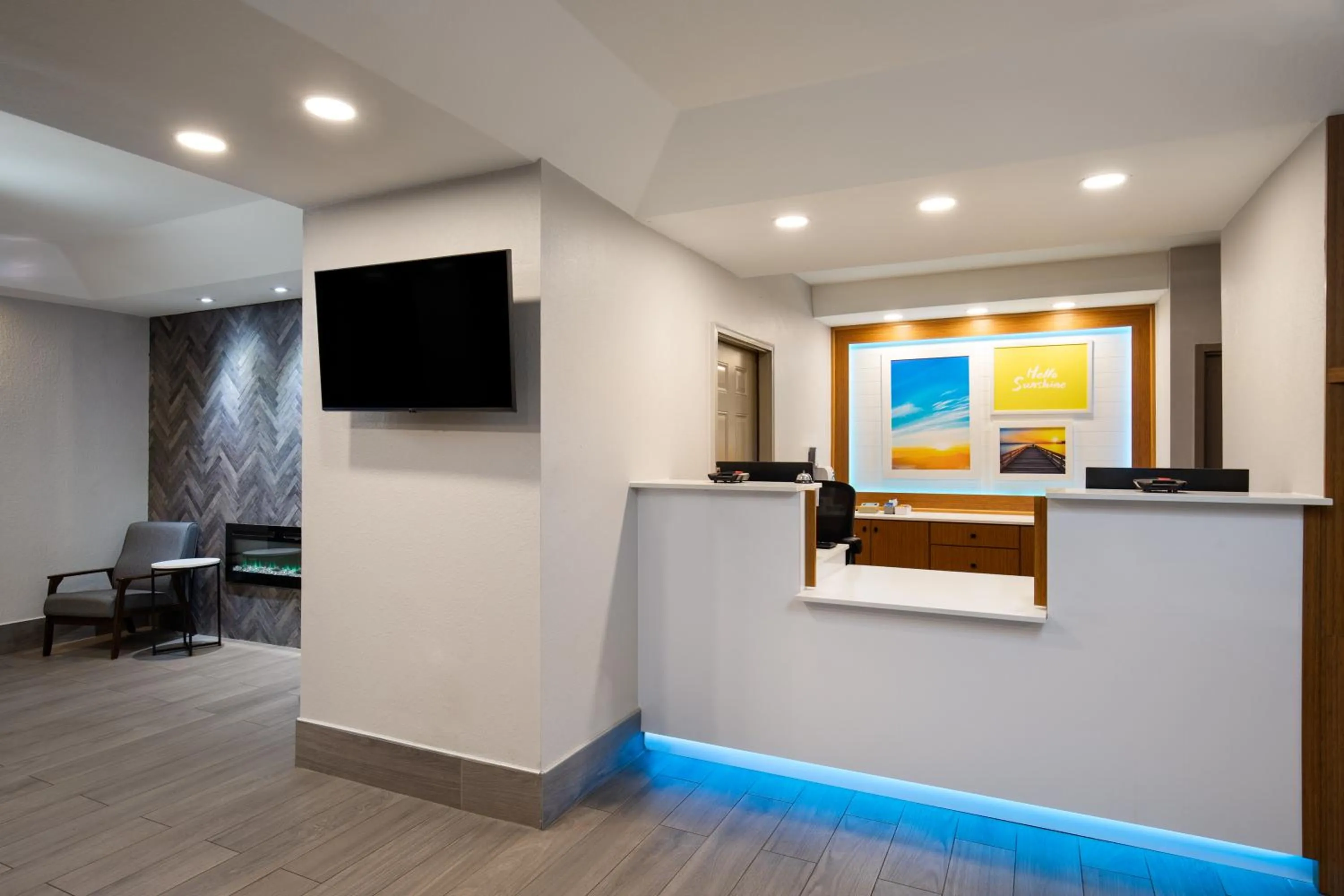 TV and multimedia in Days Inn by Wyndham Helen