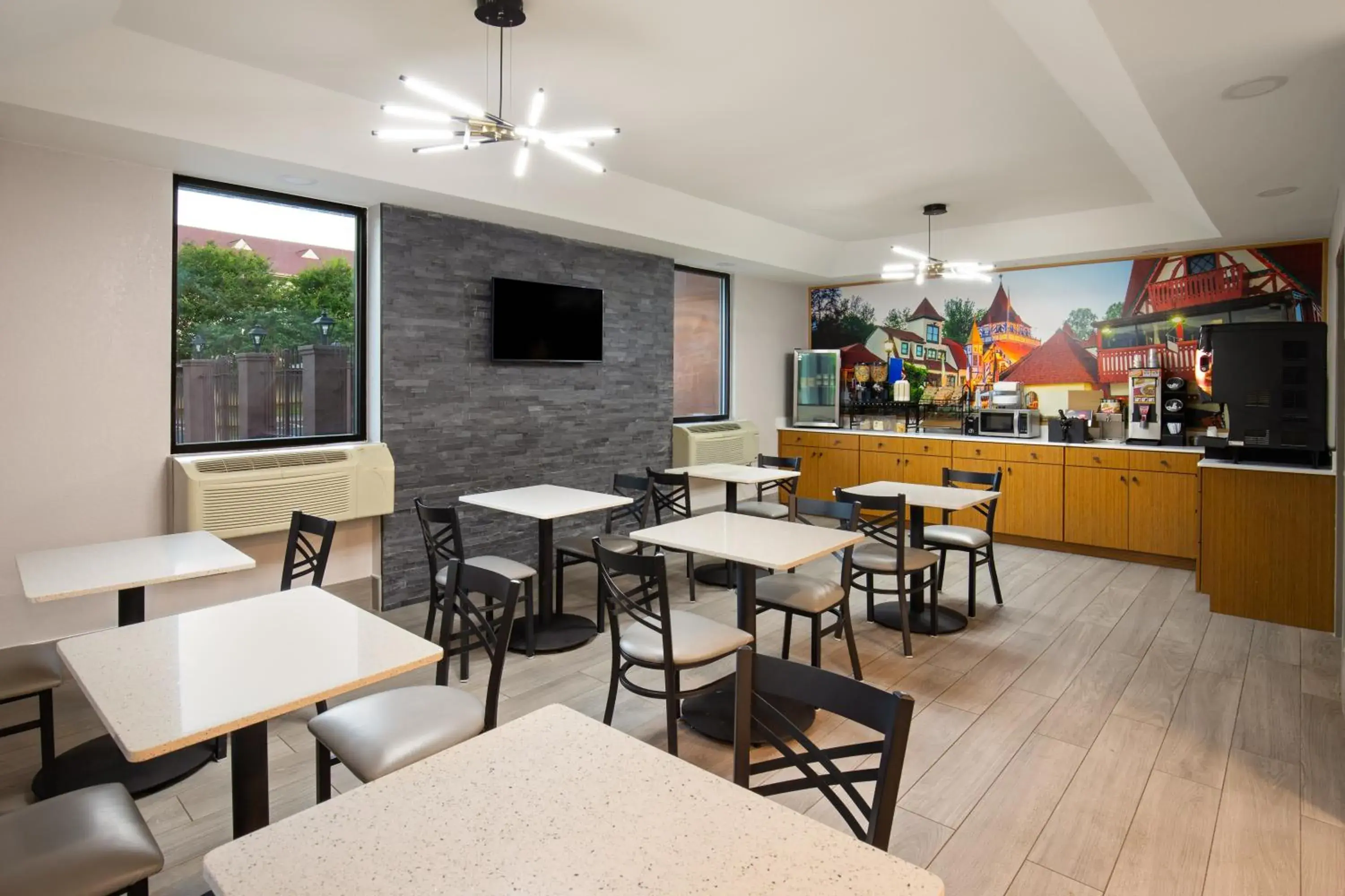 Restaurant/places to eat in Days Inn by Wyndham Helen Restaurant/places to eat in Days Inn by Wyndham Helen