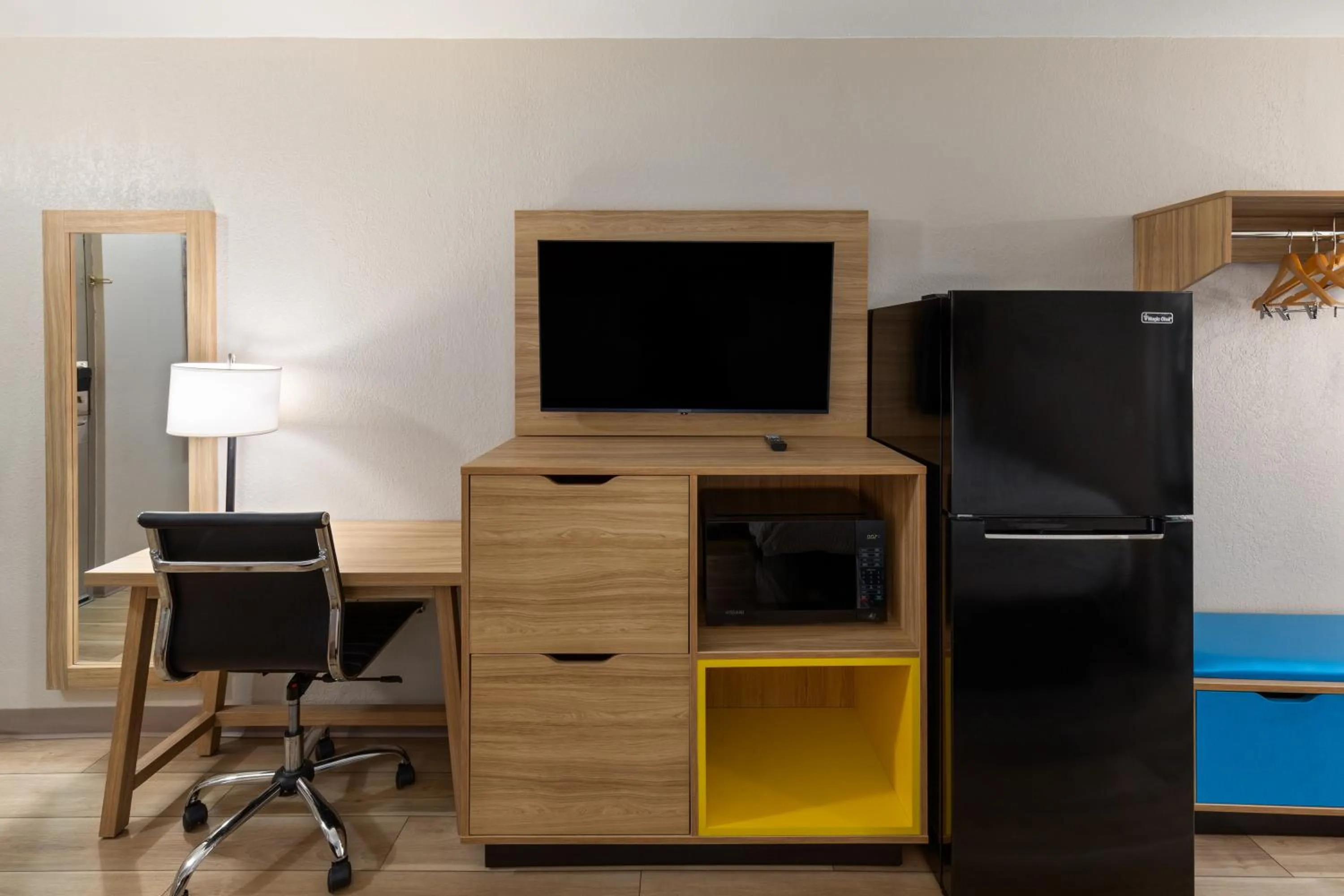 Communal lounge/ TV room in Days Inn by Wyndham Helen