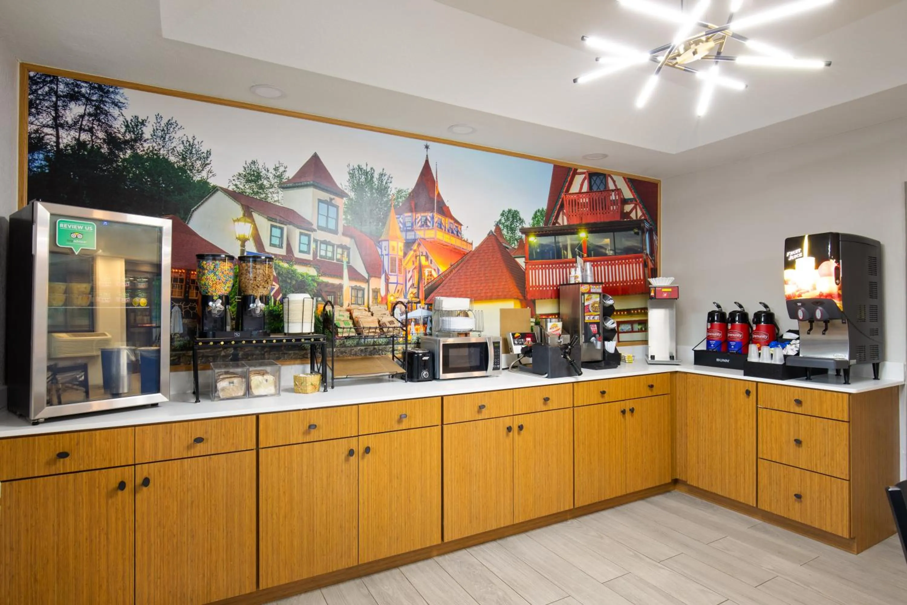 Kitchen or kitchenette in Days Inn by Wyndham Helen