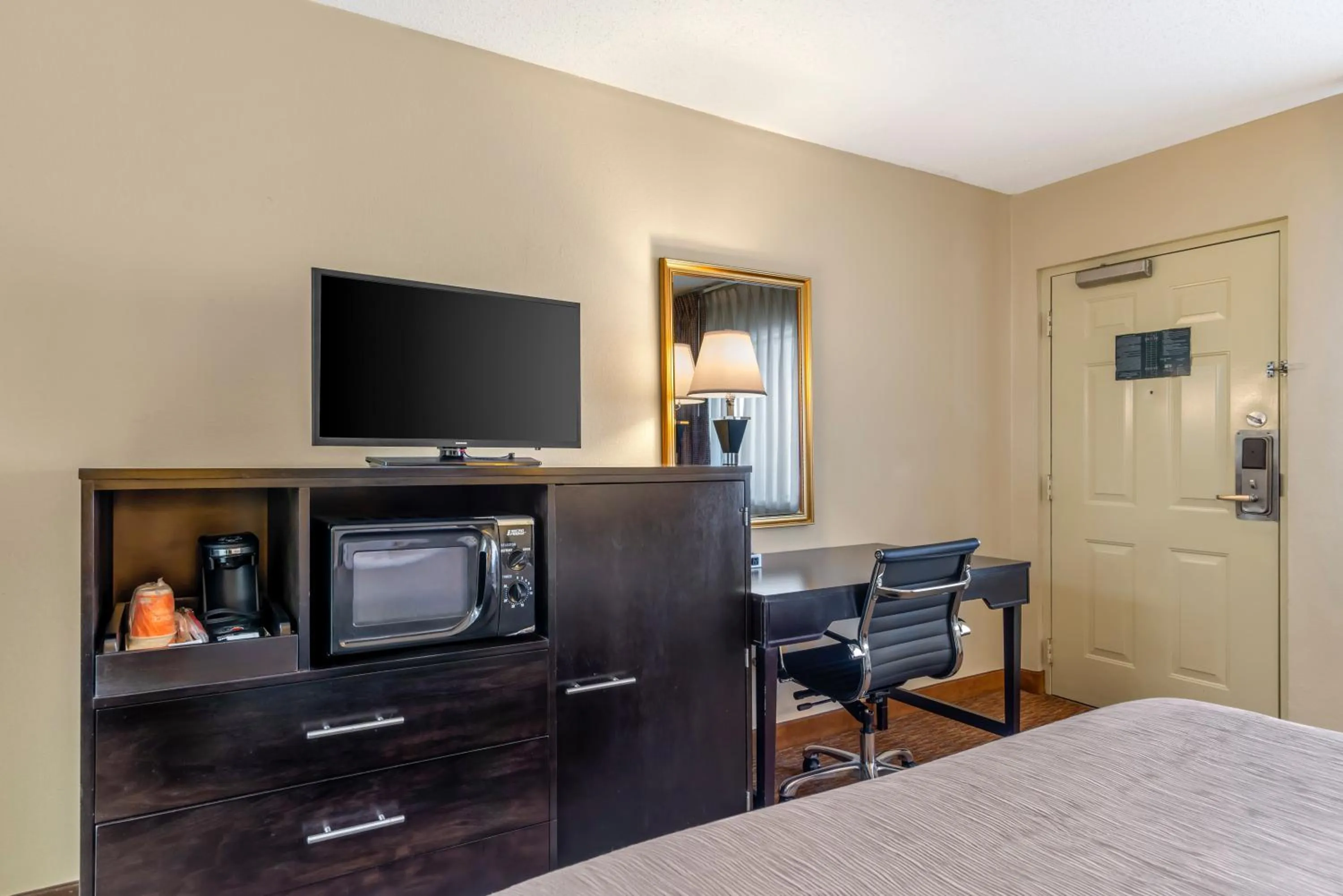 Evening entertainment, Bed in Quality Inn Cordele