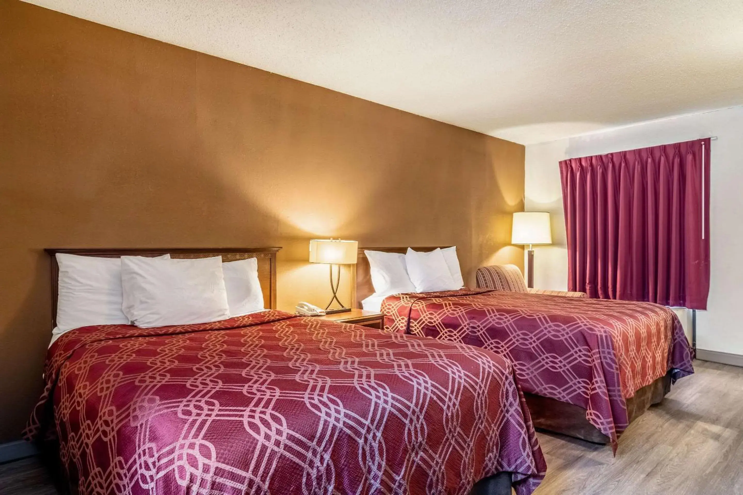 Photo of the whole room, Bed in Econo Lodge Acworth East Photo of the whole room, Bed in Econo Lodge Acworth East