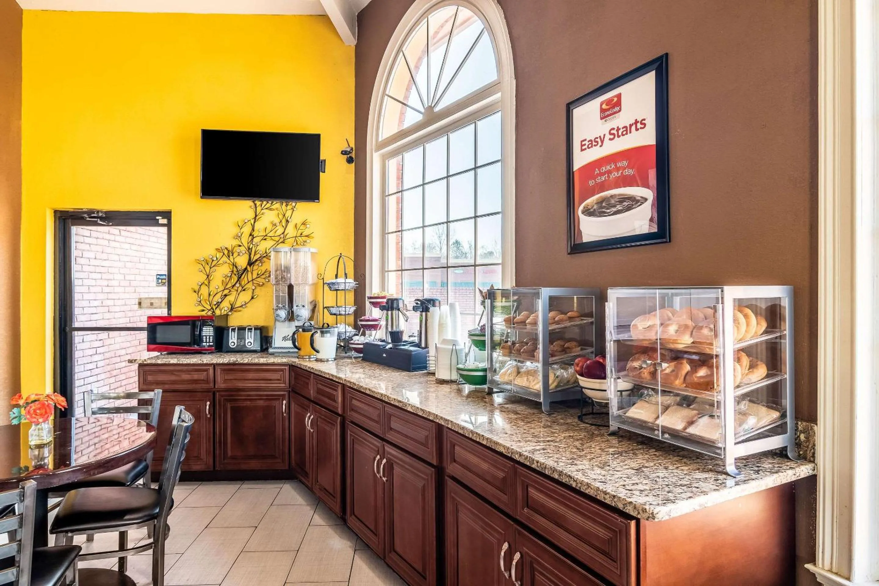 Restaurant/places to eat in Econo Lodge Acworth East