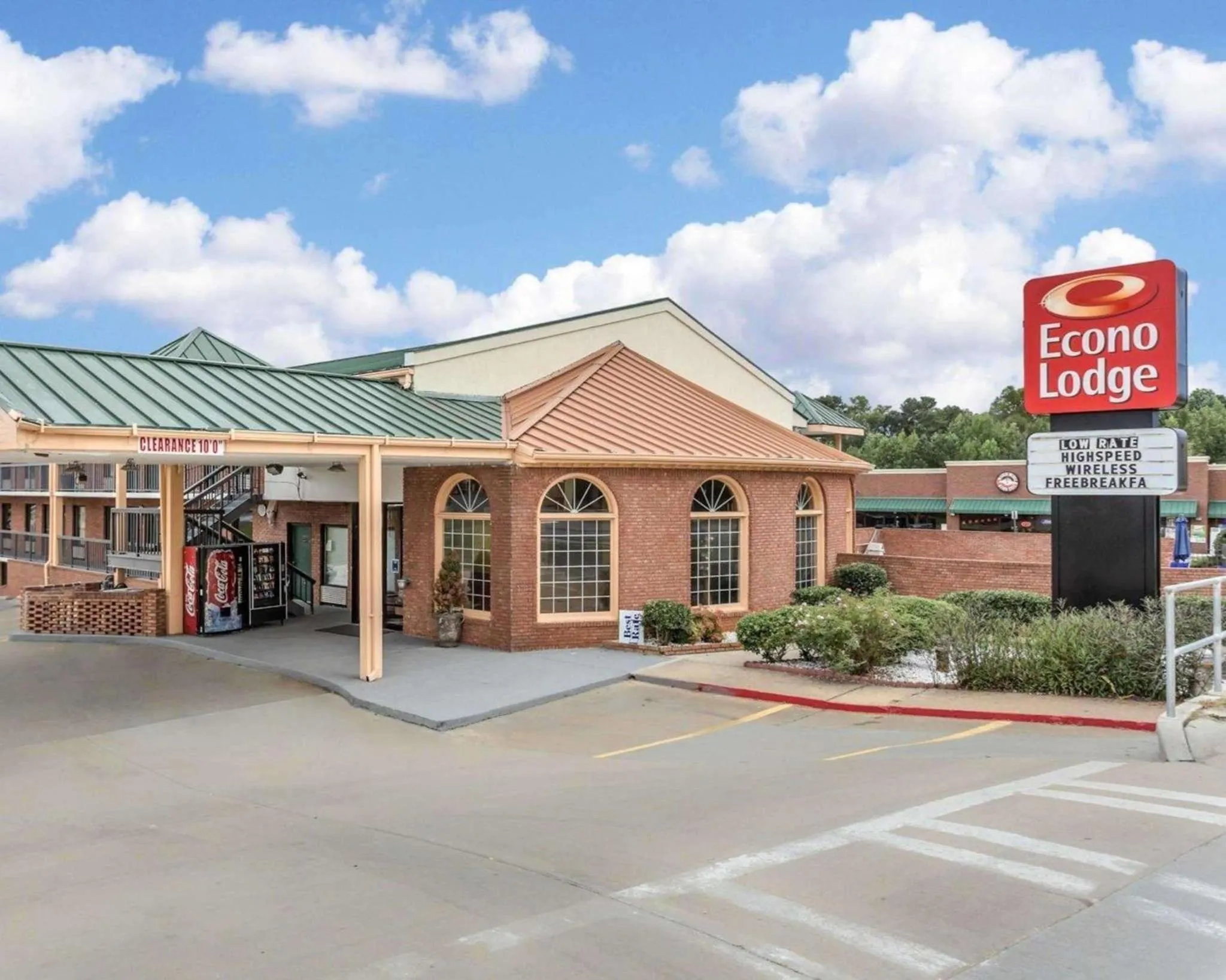 Property building in Econo Lodge Acworth East