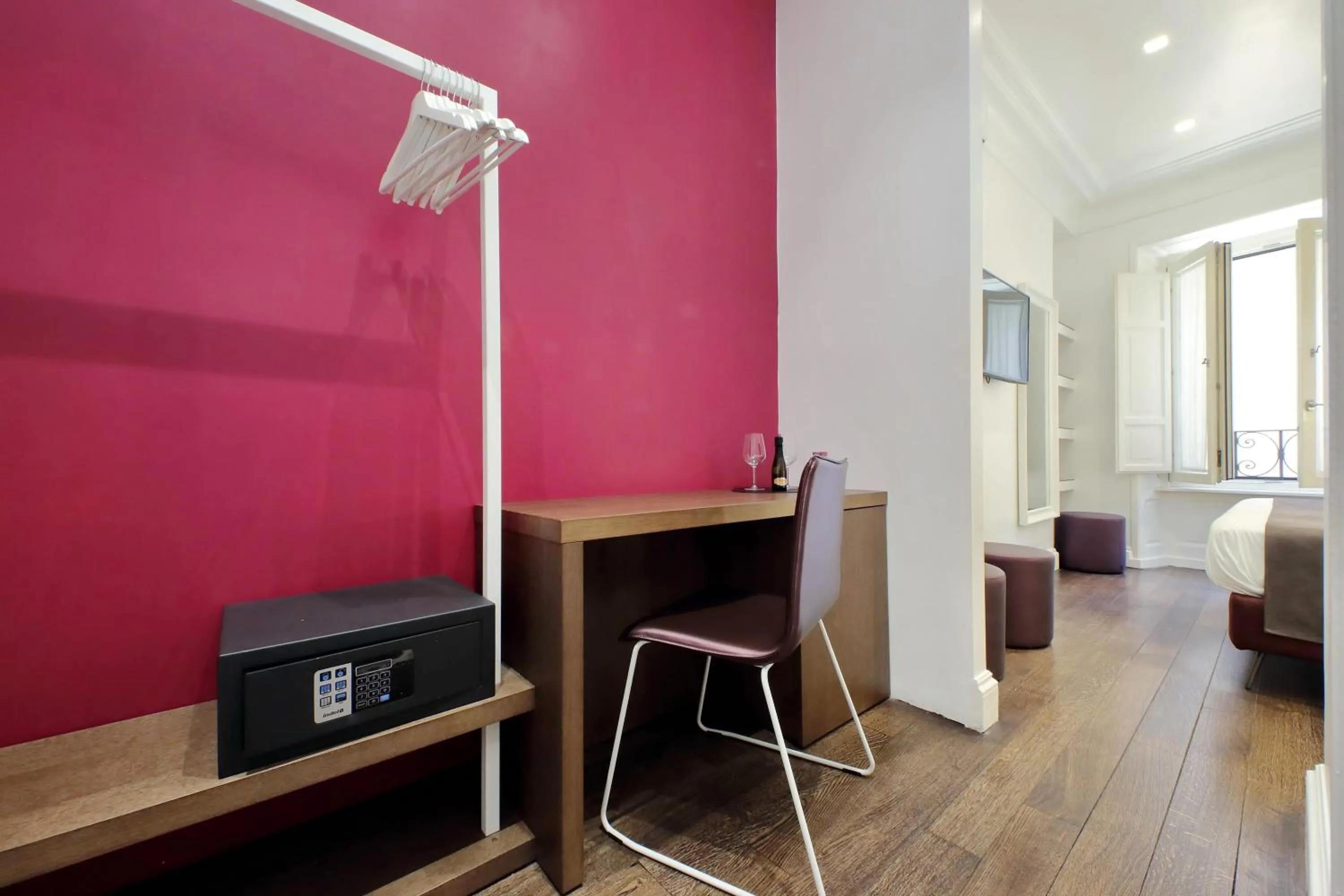 Photo of the whole room in Youroom Carrozze