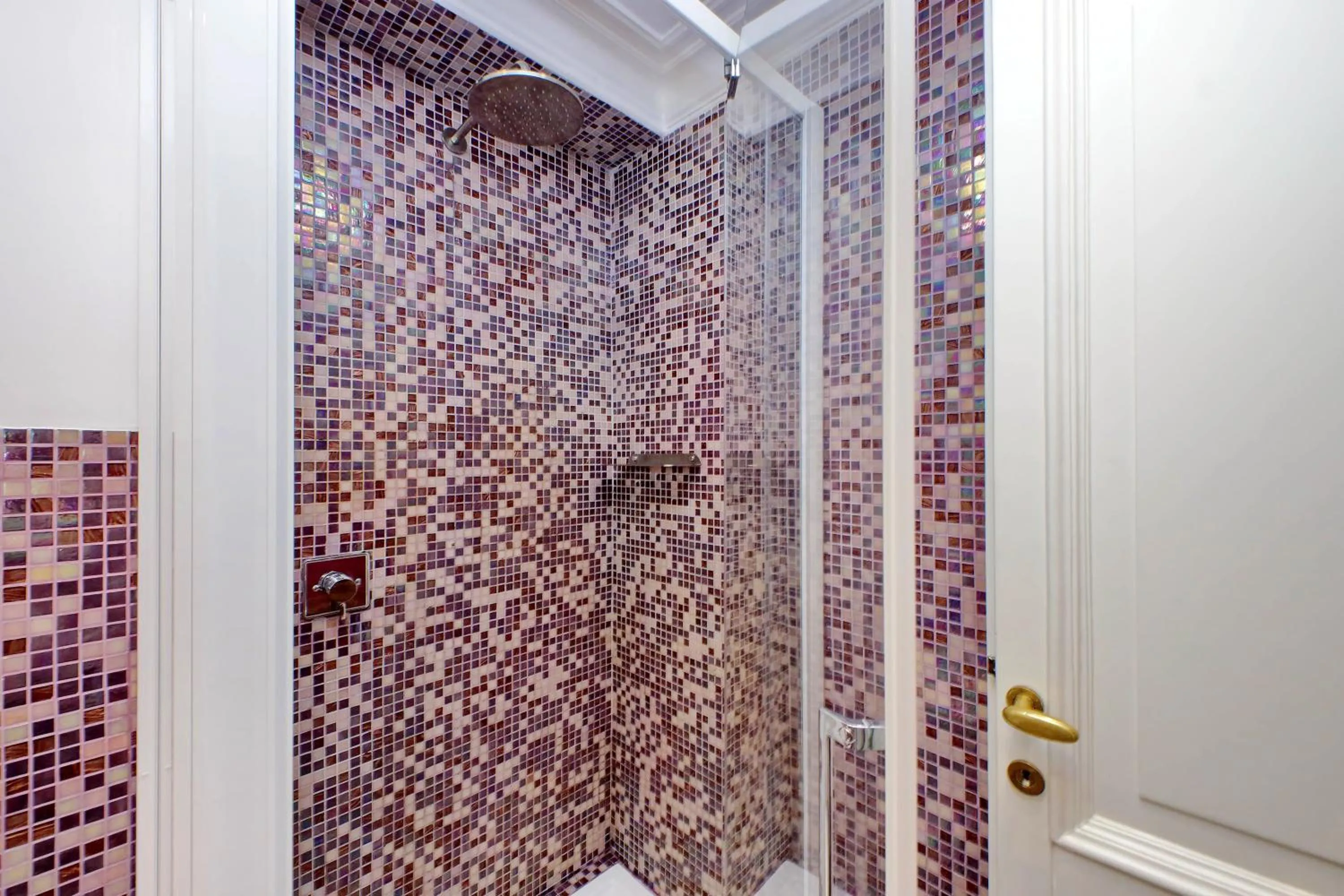 Shower in Youroom Carrozze