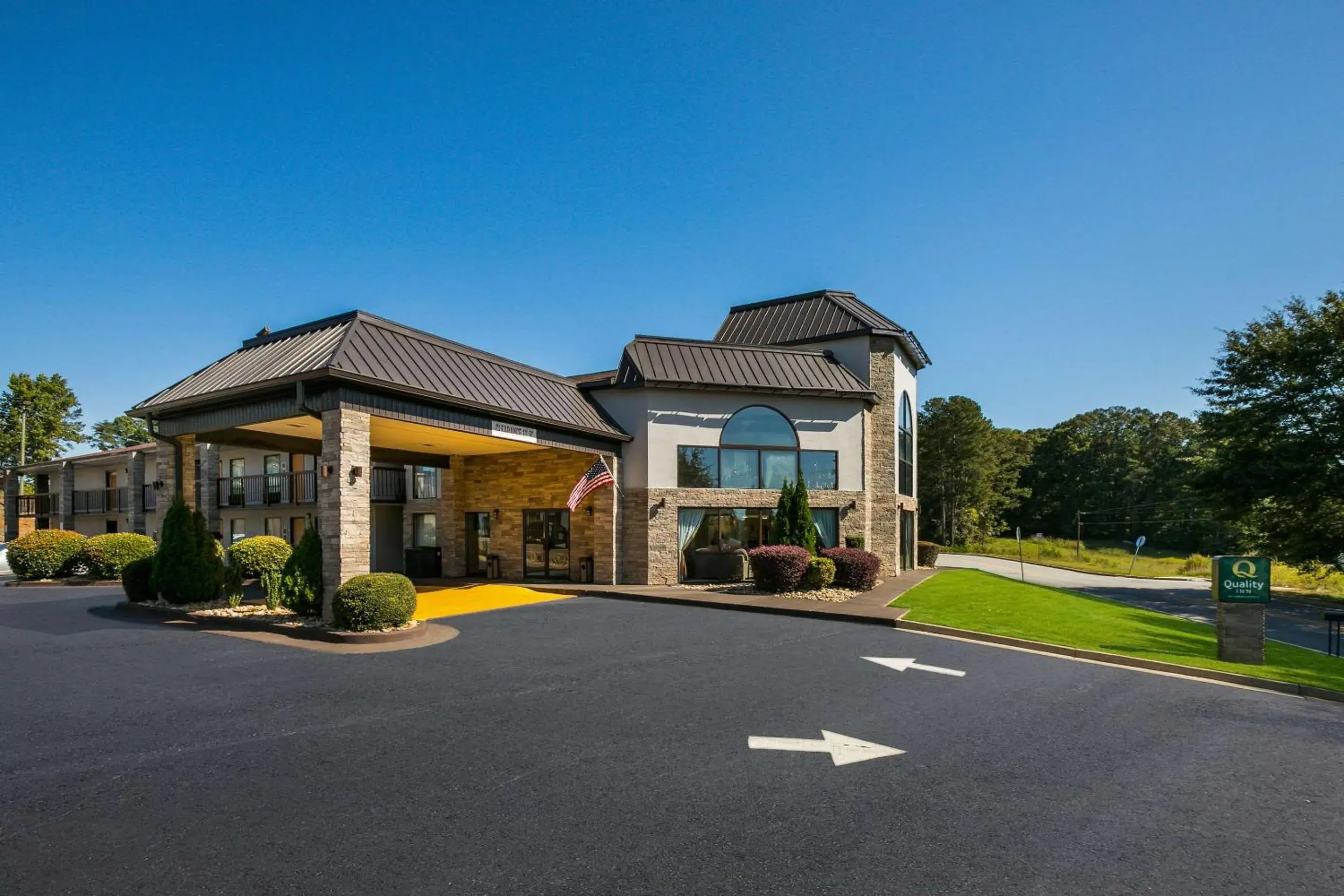 Property building in Quality Inn Commerce at I-85 Property building in Quality Inn Commerce at I-85