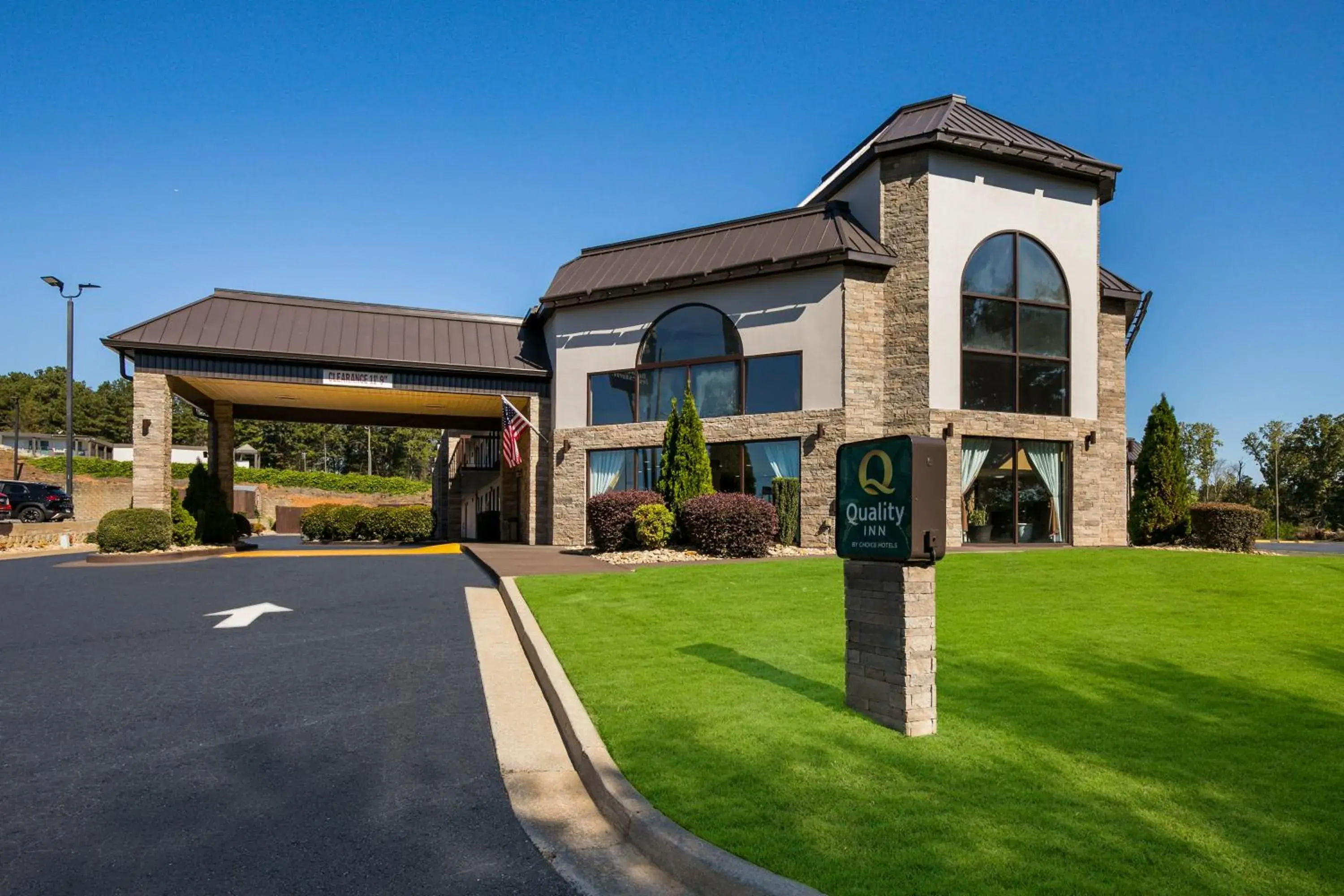 Property building in Quality Inn Commerce at I-85 Property building in Quality Inn Commerce at I-85