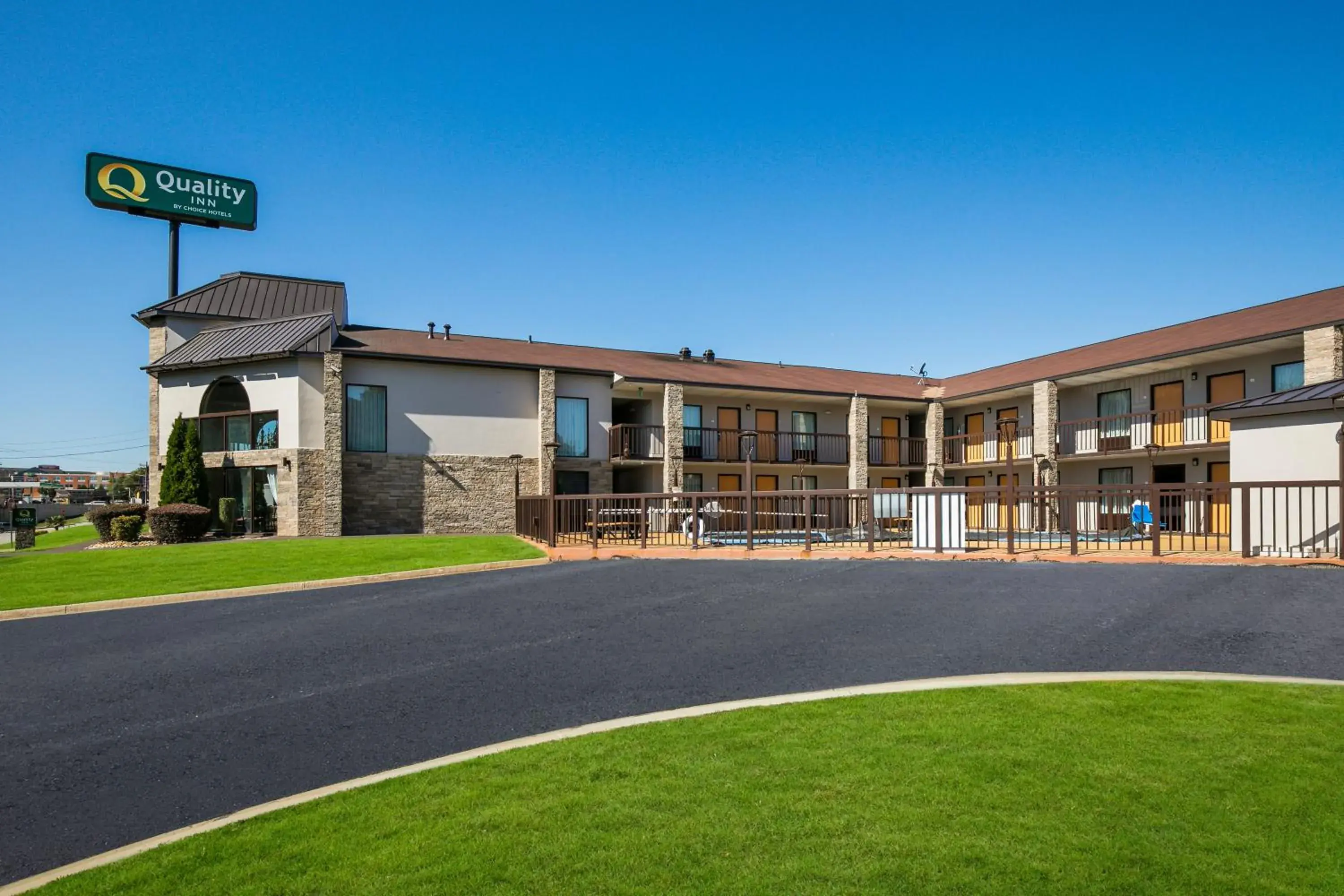 Property building in Quality Inn Commerce at I-85 Property building in Quality Inn Commerce at I-85