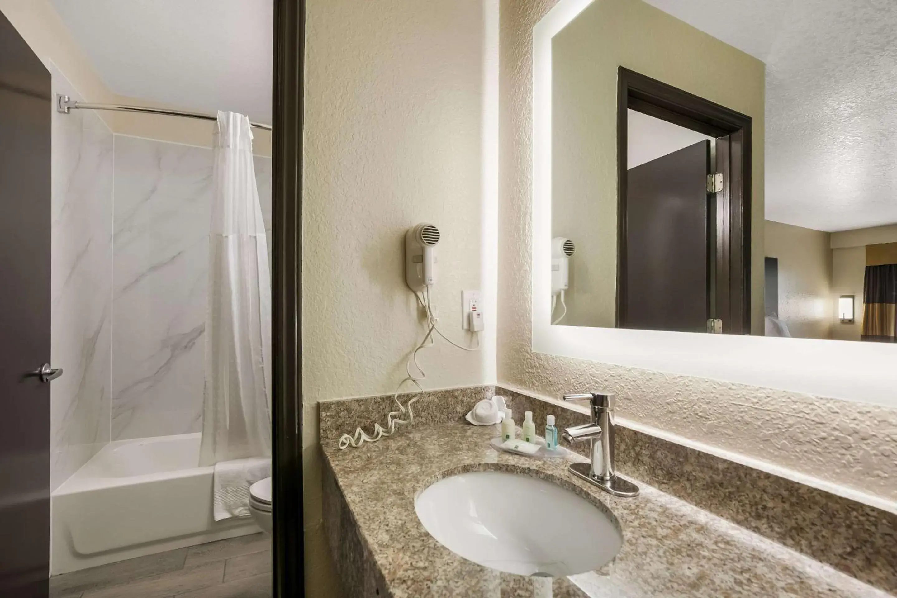 Bedroom in Quality Inn Commerce at I-85 Bedroom in Quality Inn Commerce at I-85