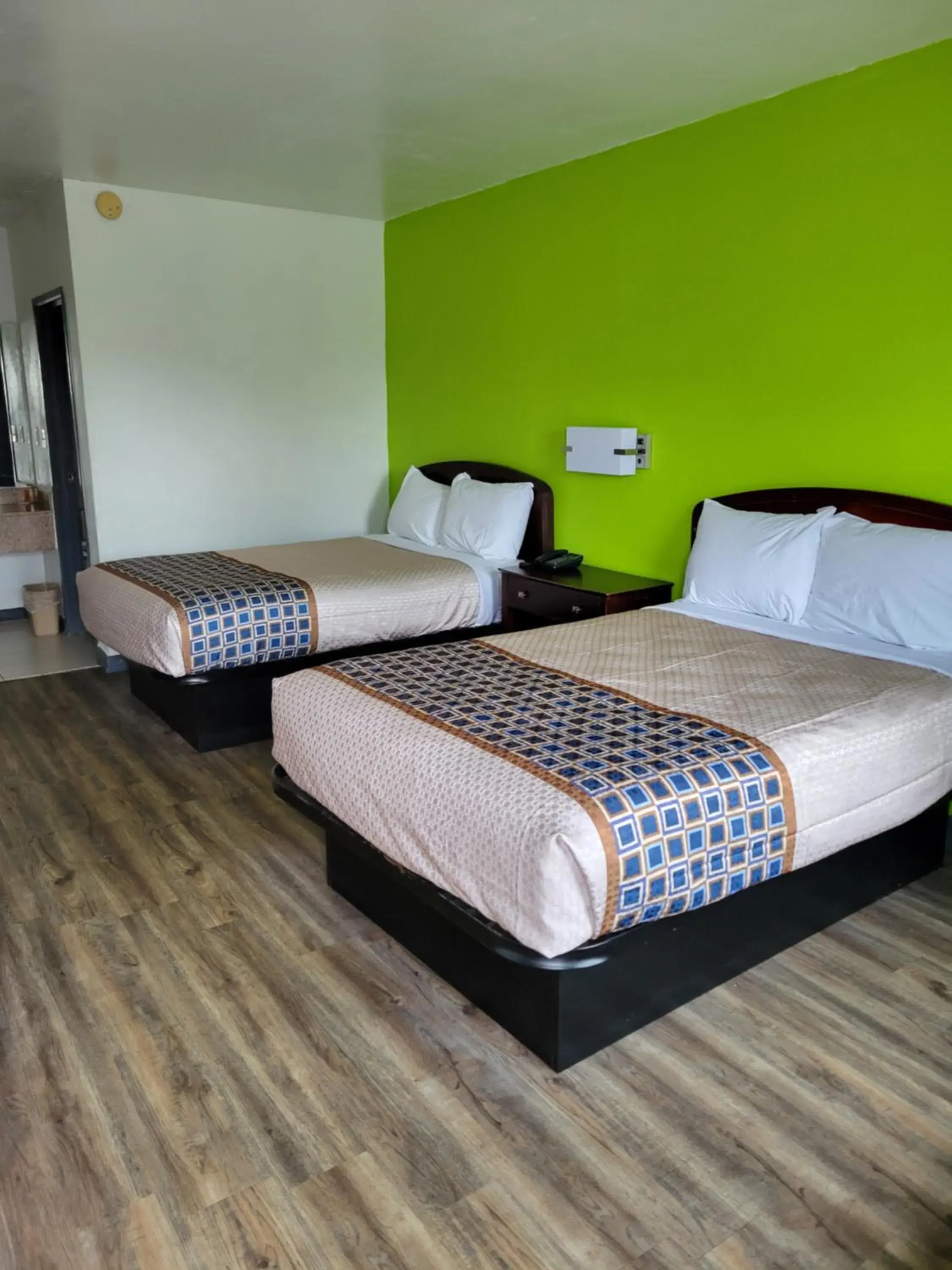Double Room with Two Double Beds - Non-Smoking in Zainee Inc Budgetel Inn and Suites Double Room with Two Double Beds - Non-Smoking in Zainee Inc Budgetel Inn and Suites