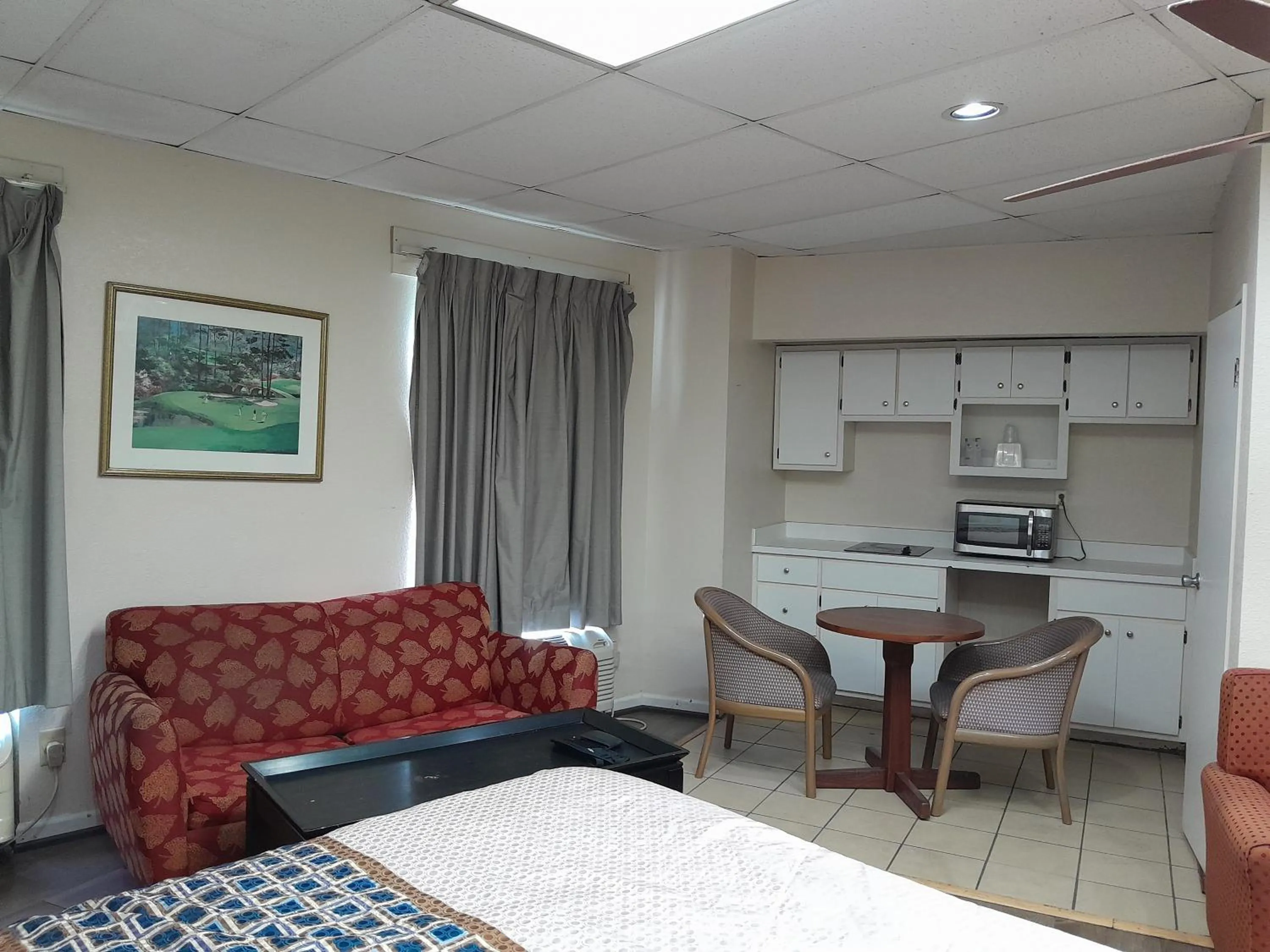 Kitchen or kitchenette in Budgetel Inn and Suites- FORT GORDON